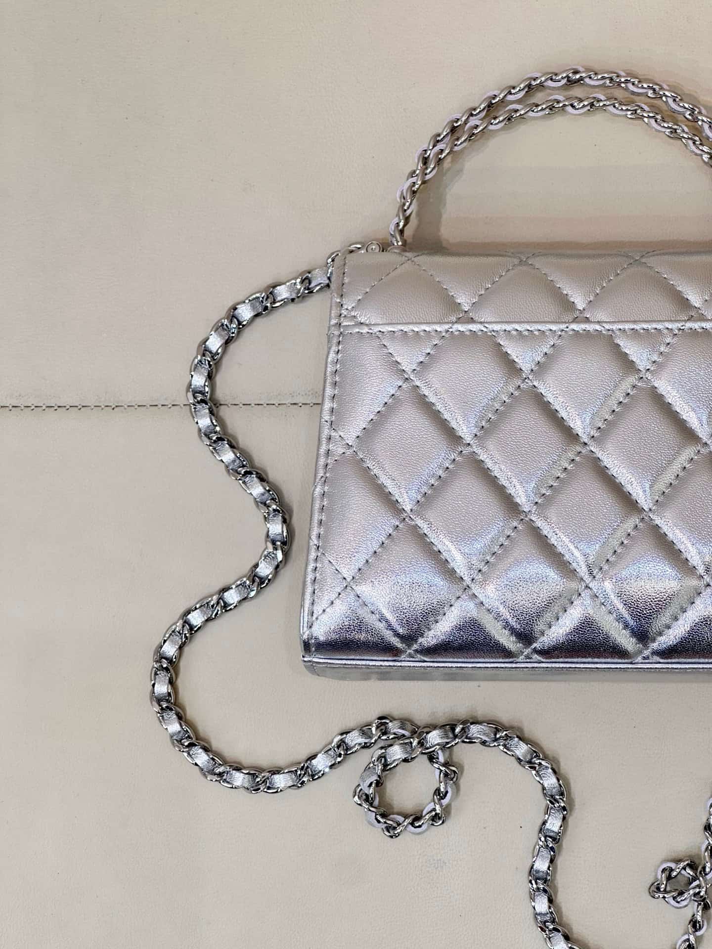 Chanel Clutch with chain Metallic Lambskin &Silver-Tone Metal Silver AP3236 TOP