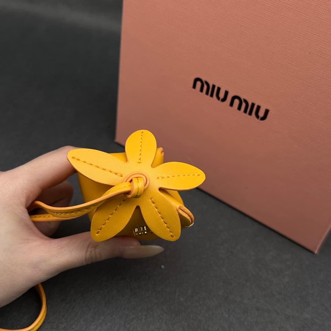 Miu Miu flower Logo-Lettering Leather Bag Charm