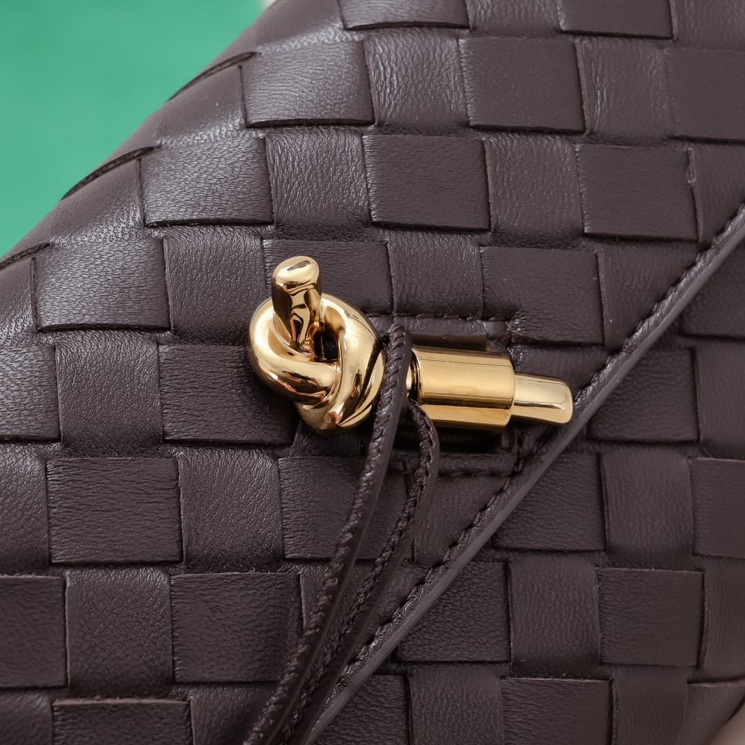BV Andiamo Clutch Fondant High