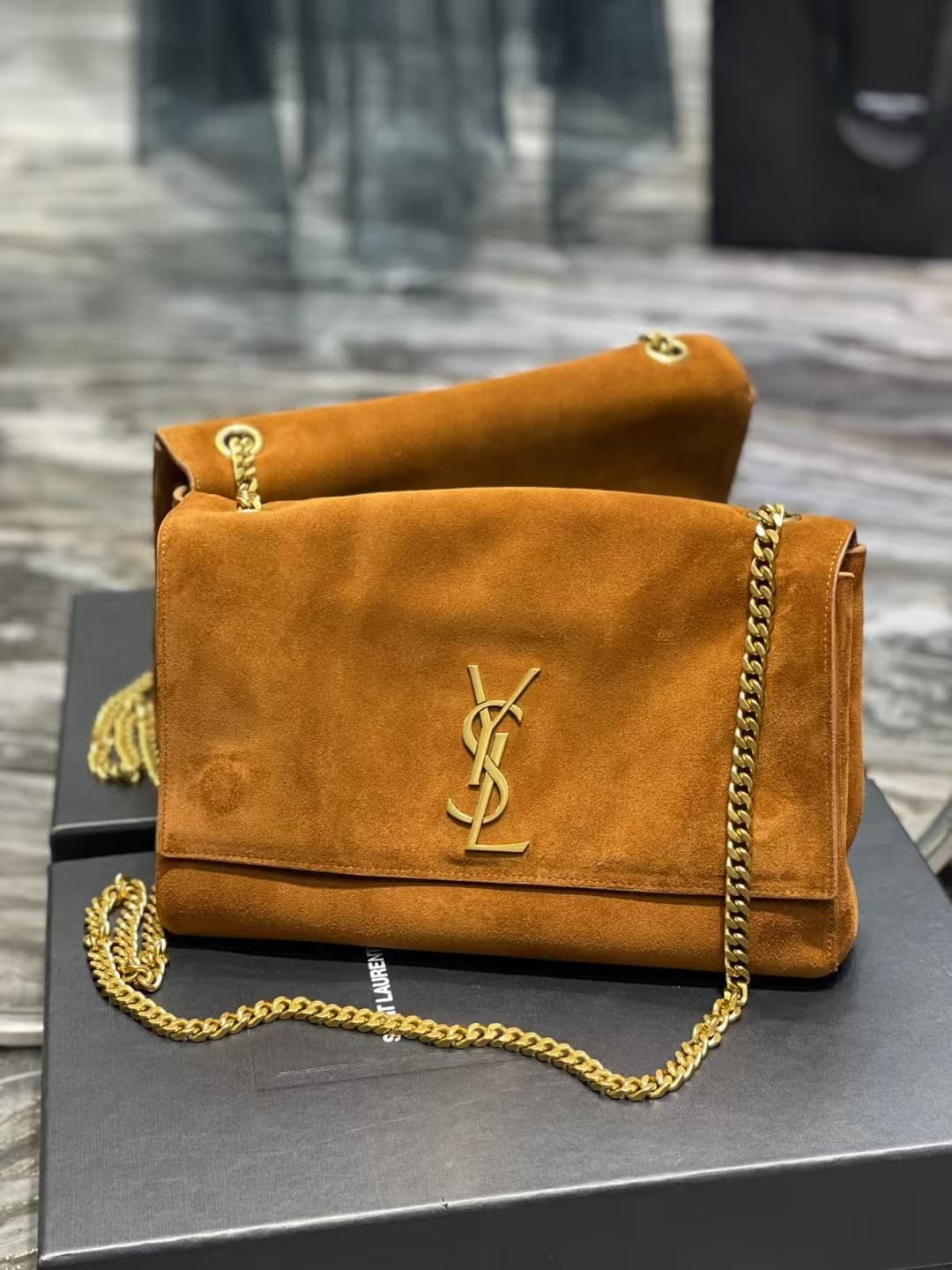 KATE MEDIUM REVERSIBLE IN SUEDE  High