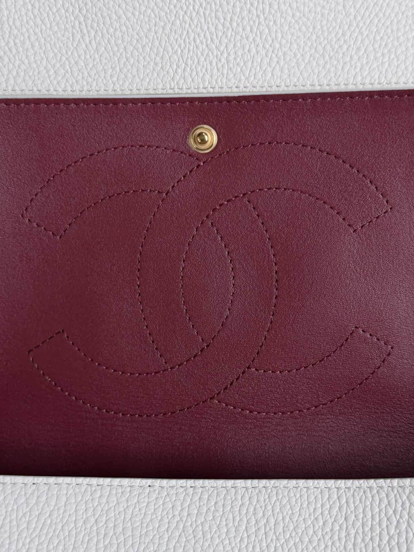 Chanel Maxi Flapbag Grained Calfskin & Gold-Tone Metal White AS6231 A