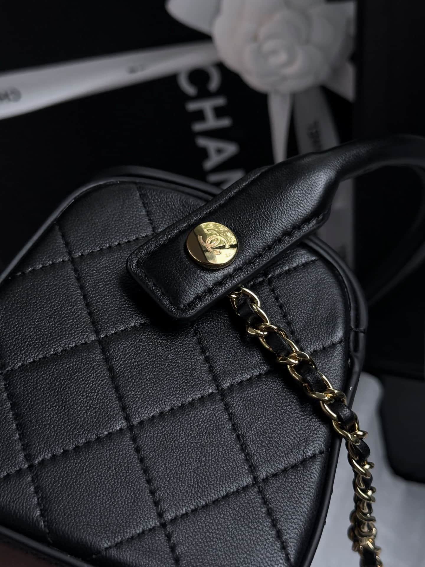 Chanel Clutch with chain Calfskin & Gold-Tone Metal AP5294 Black High