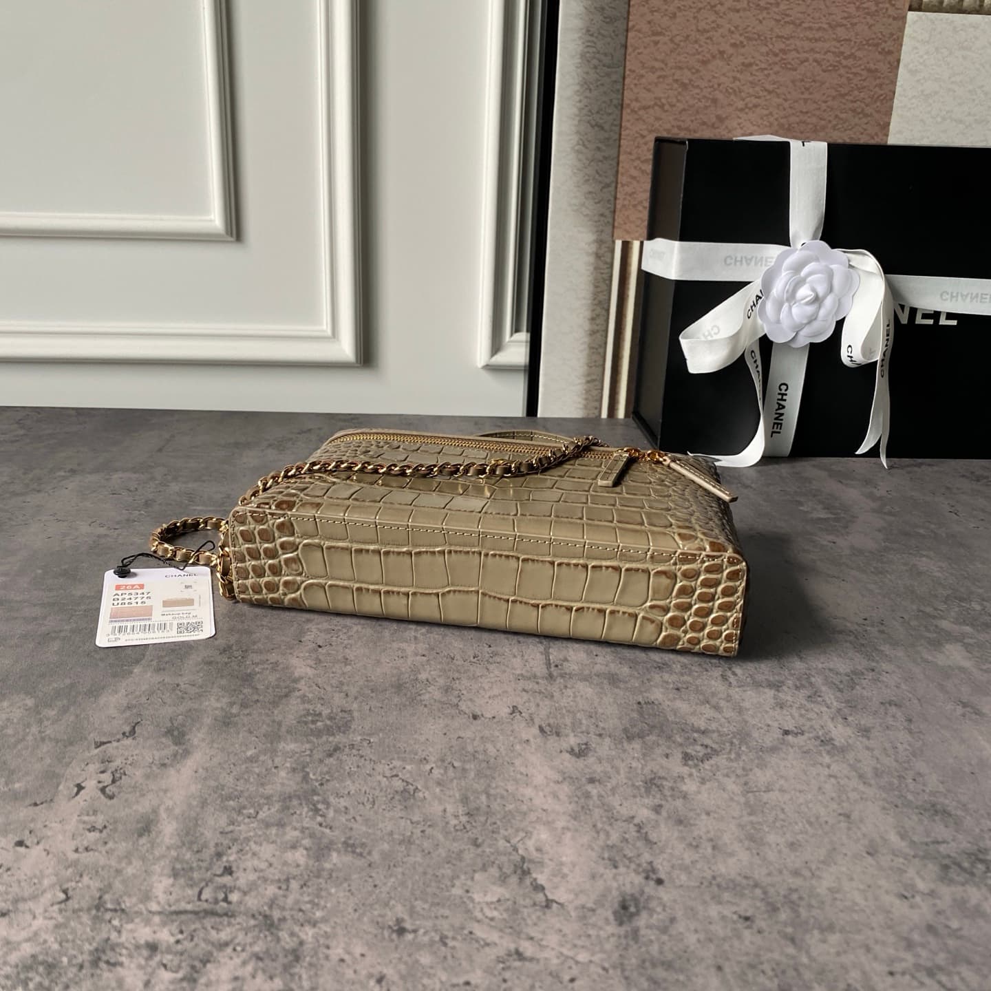 Chanel Large Vanity with chain Crocodile Embossed Calfskin & Gold-Tone Metal Khaki AS5347 A