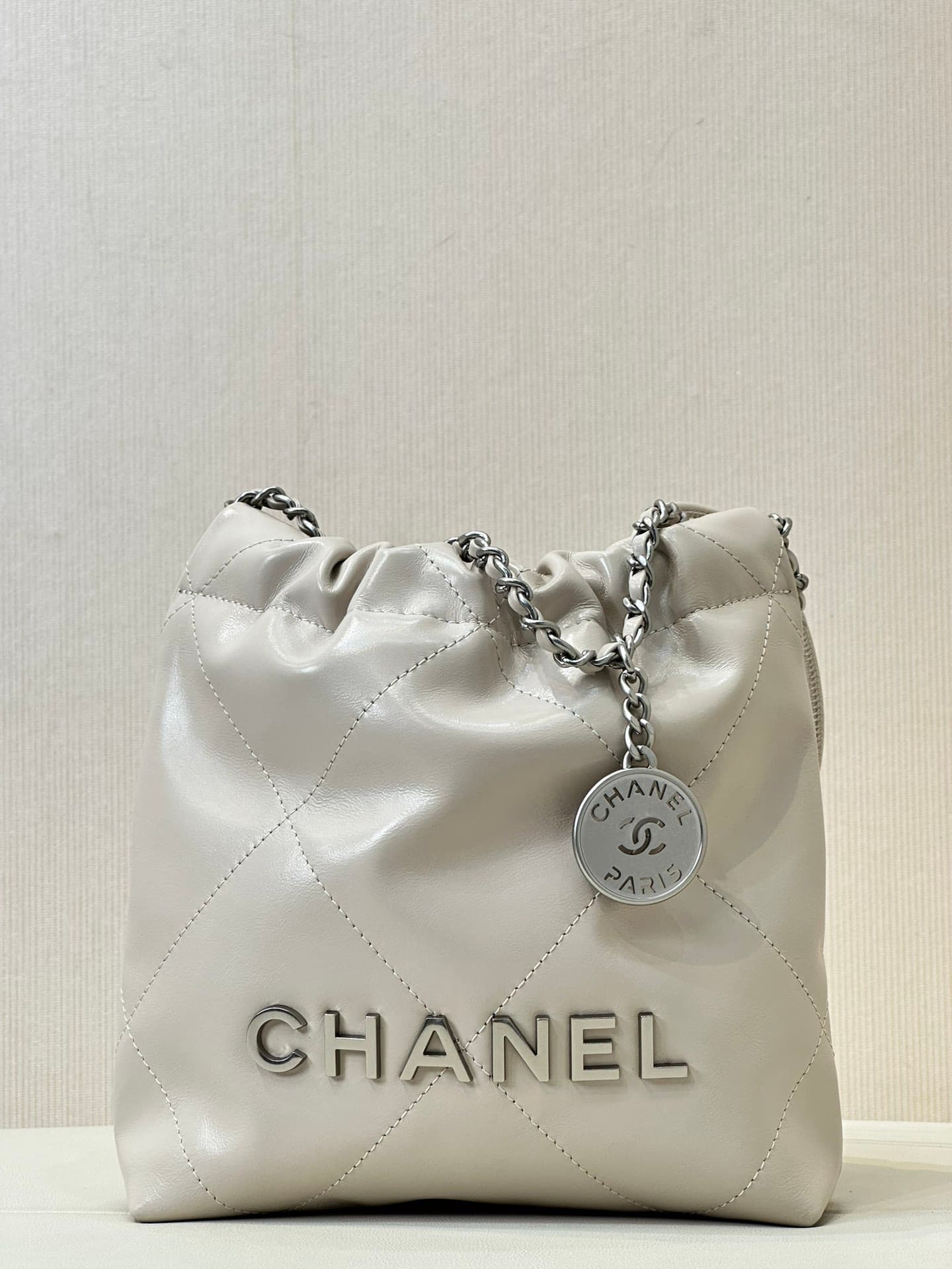 Chanel 22 MINI HANDBAG Shiny Calfskin White & Silver-Tone Metal AS3980 TOP