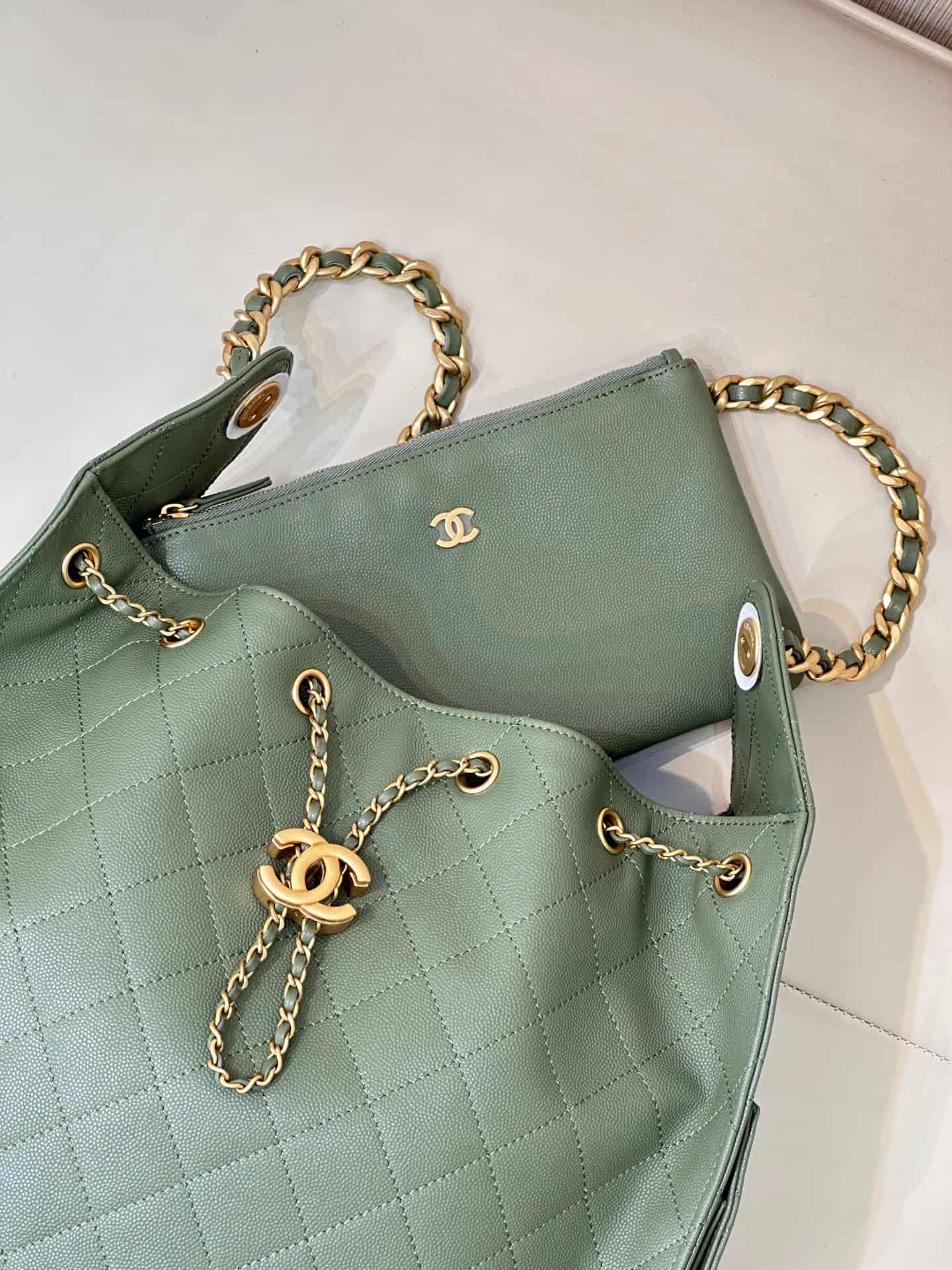 Chanel 25 Medium Hobo handbag AS5311 Grained Calfskin & Gold-tone Metal Green TOP