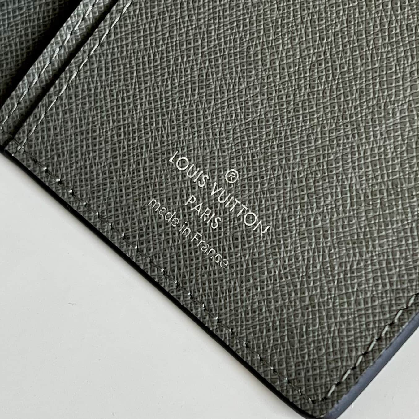 Louis Vuitton Taiga leather Brazza wallet M81554 High