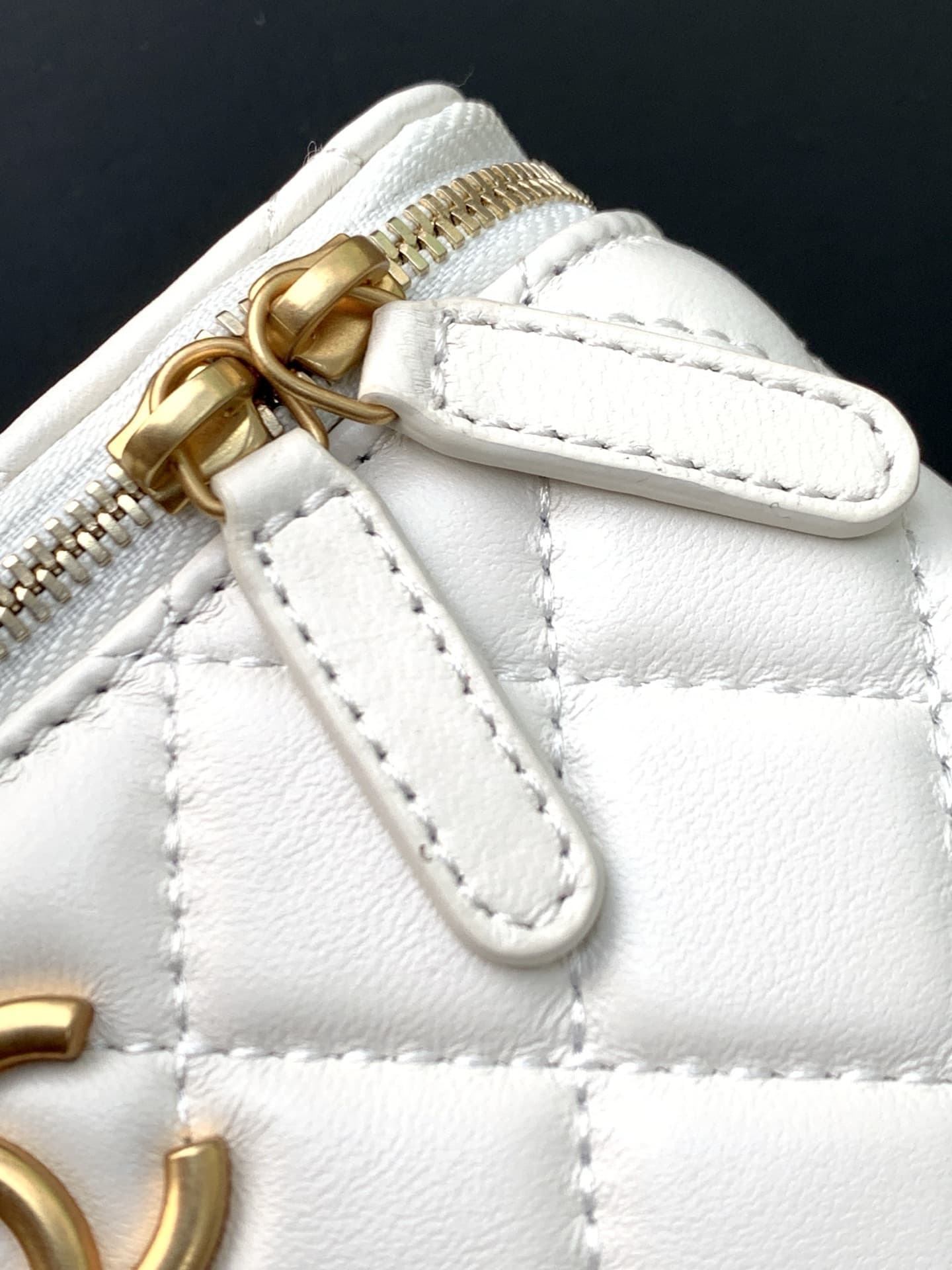 Chanel Vanity with Chain AP3940 Lambskin & Gold Metal White A