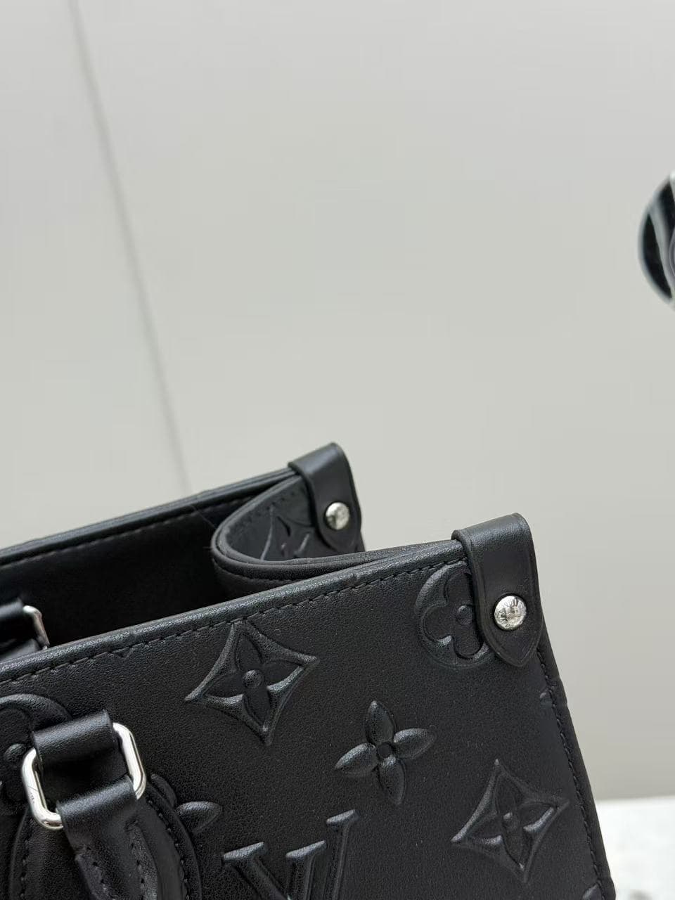Louis Vuitton OnTheGo MM in Black Embossed Monogram High