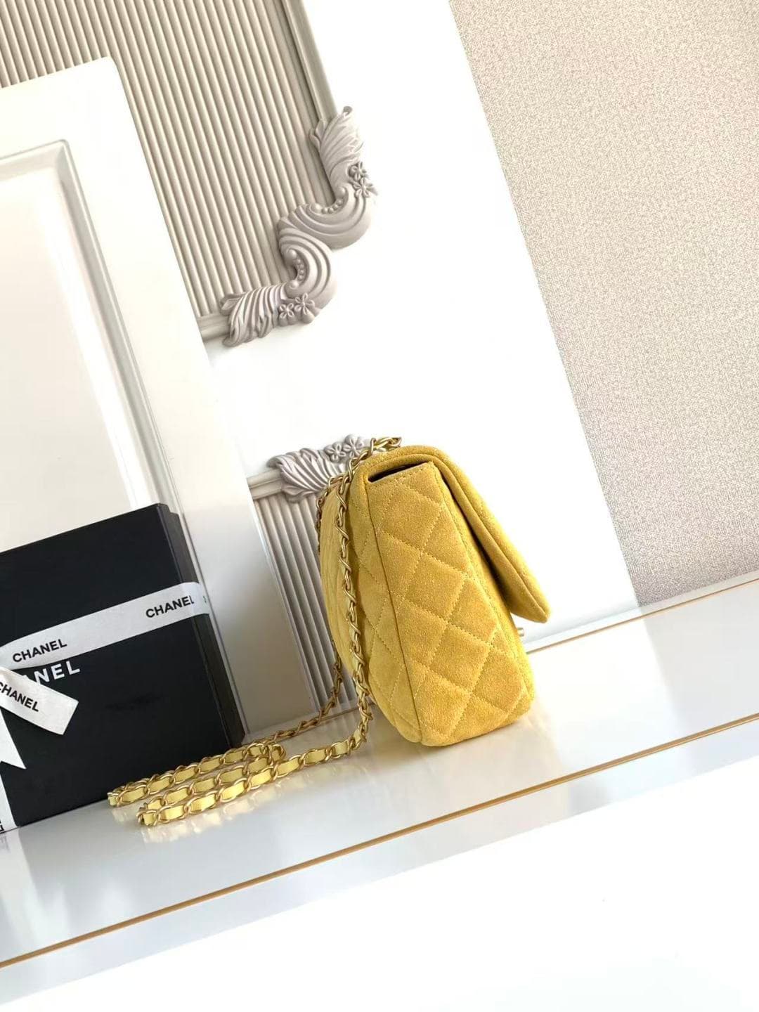Chanel Classic Flap bag in Yellow Suede & Gold-Tone Metal AS5987 A