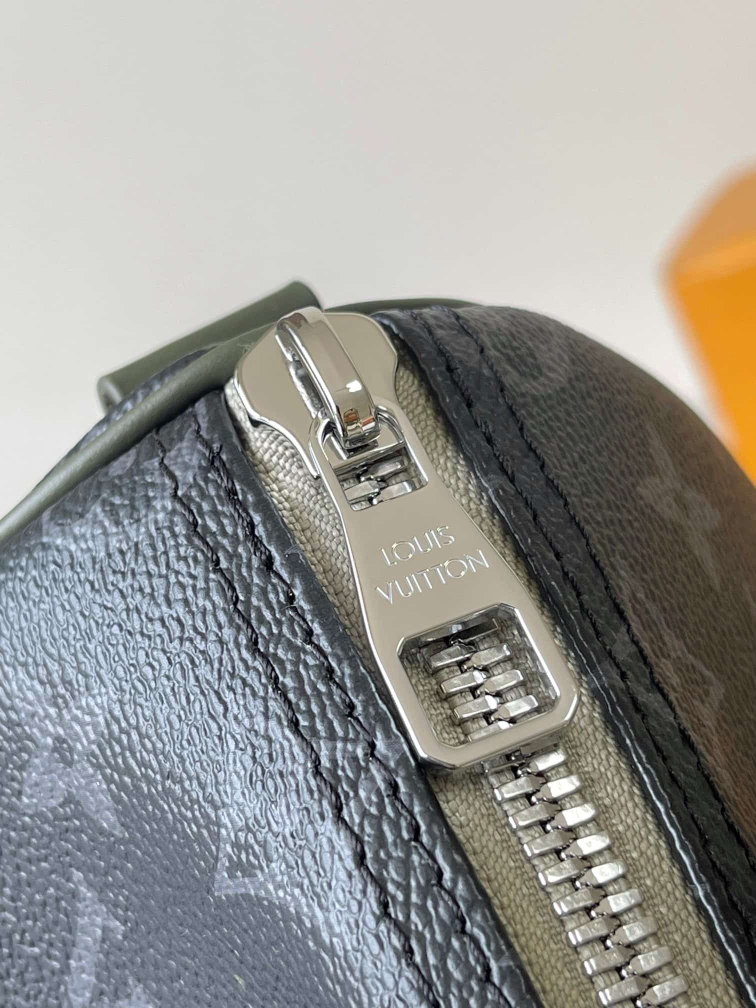 Louis Vuitton Keepall Bandoulière 25 Khaki Green Monogram Eclipse coated canvas M28638 TOP