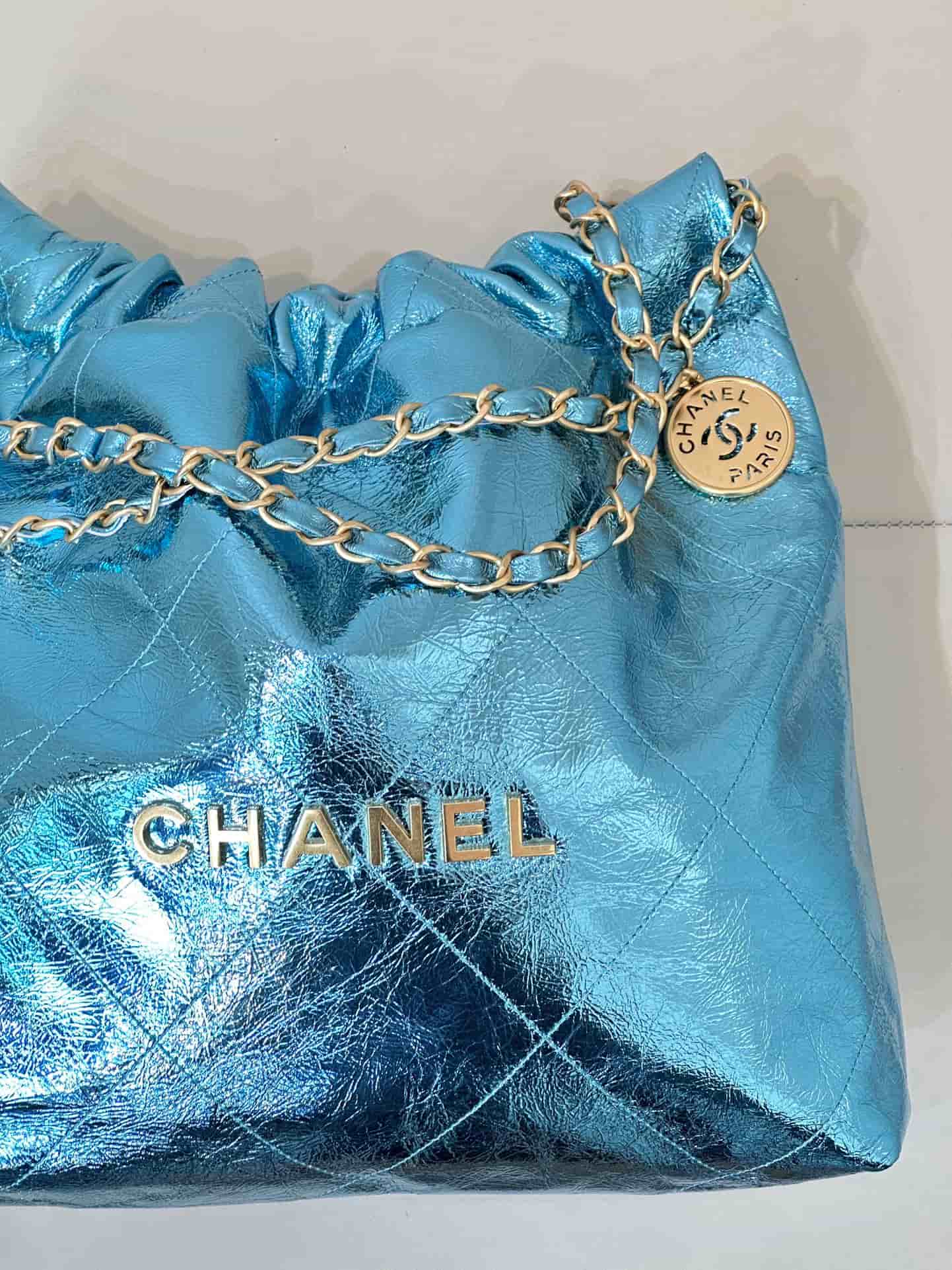 Chanel 22 Small handbag Metallic Calfskin & gold-tone metal AS3260 Blue TOP
