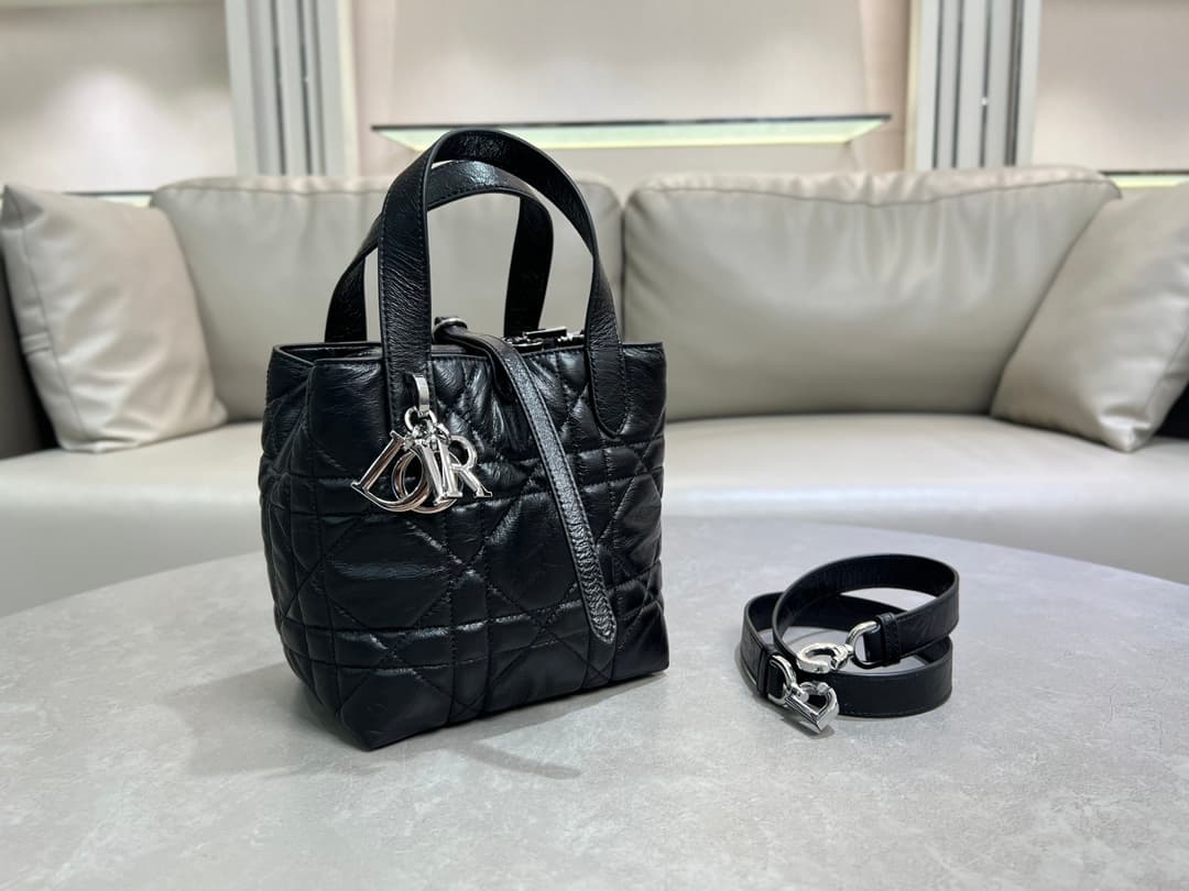 Small Dior Toujours Vertical Tote Bag Black Macrocannage Calfskin M2835 High