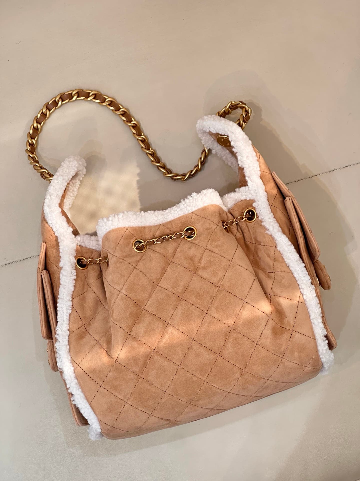 Chanel 25 Small Hobo handbag AS5293 Suede with crumpled sheepskin shearling&Gold-tone Metal Beige TOP