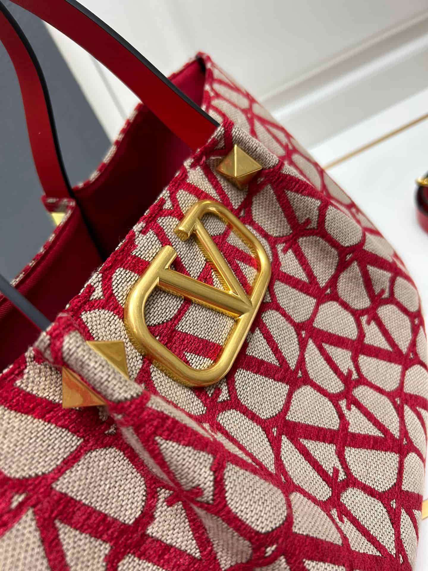 Valentino Garavani VLogo Signature Toile Iconographe Tote Bag Red Mid