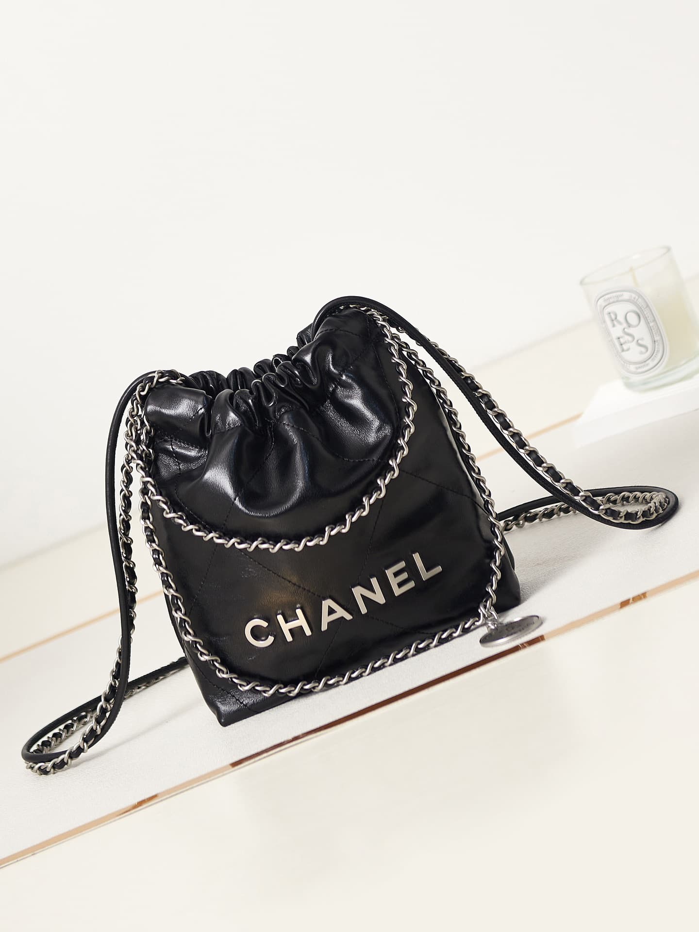 Chanel 22 MINI HANDBAG Shiny Calfskin Black & Silver-Tone Metal AS3980 A