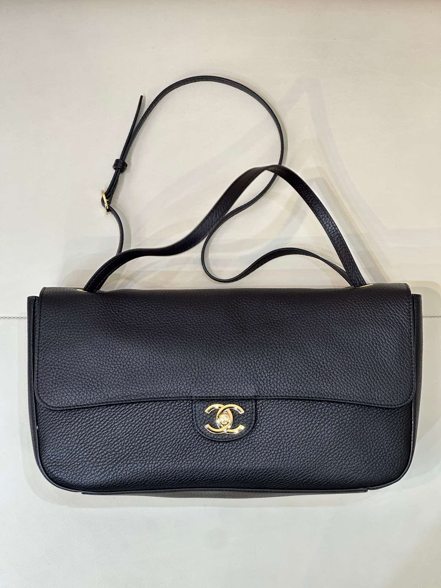 Chanel Maxi Flapbag Grained Calfskin & Gold-Tone Metal Black AS6231 TOP