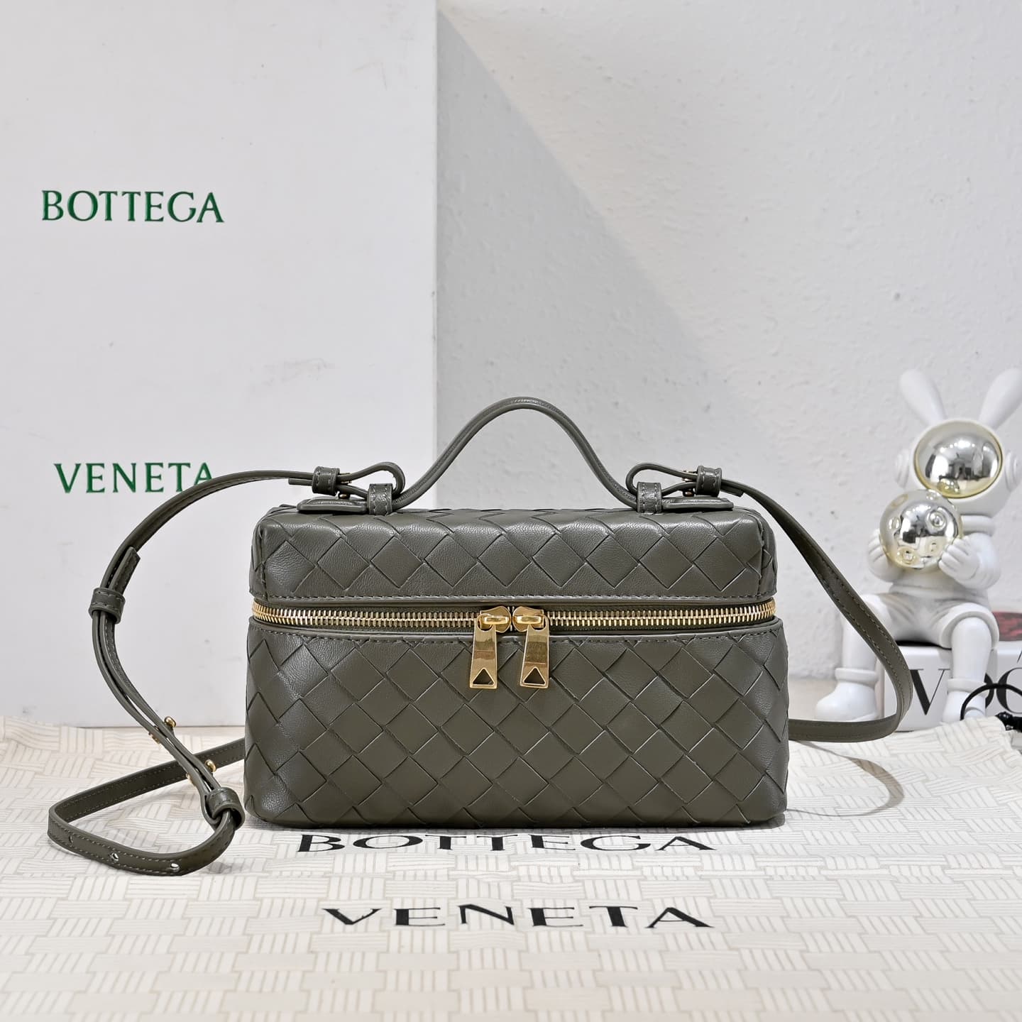 BV Bang Bang Vanity mini intrecciato leather High