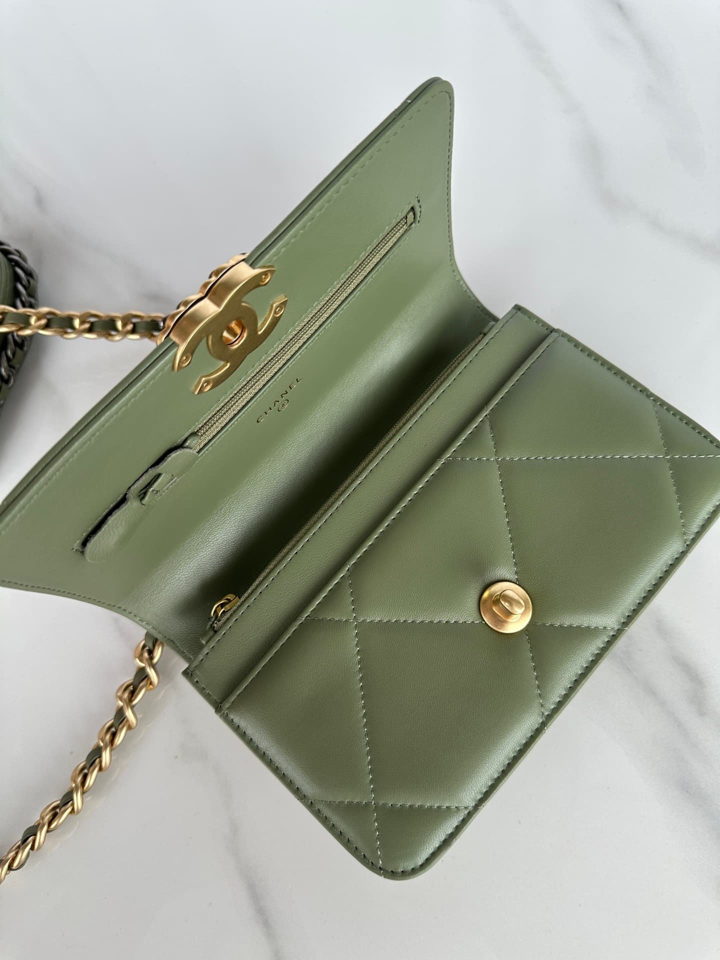 Chanel Wallet on Chain Lambskin Leather & Gold-Tone Metal Green AP0957 A