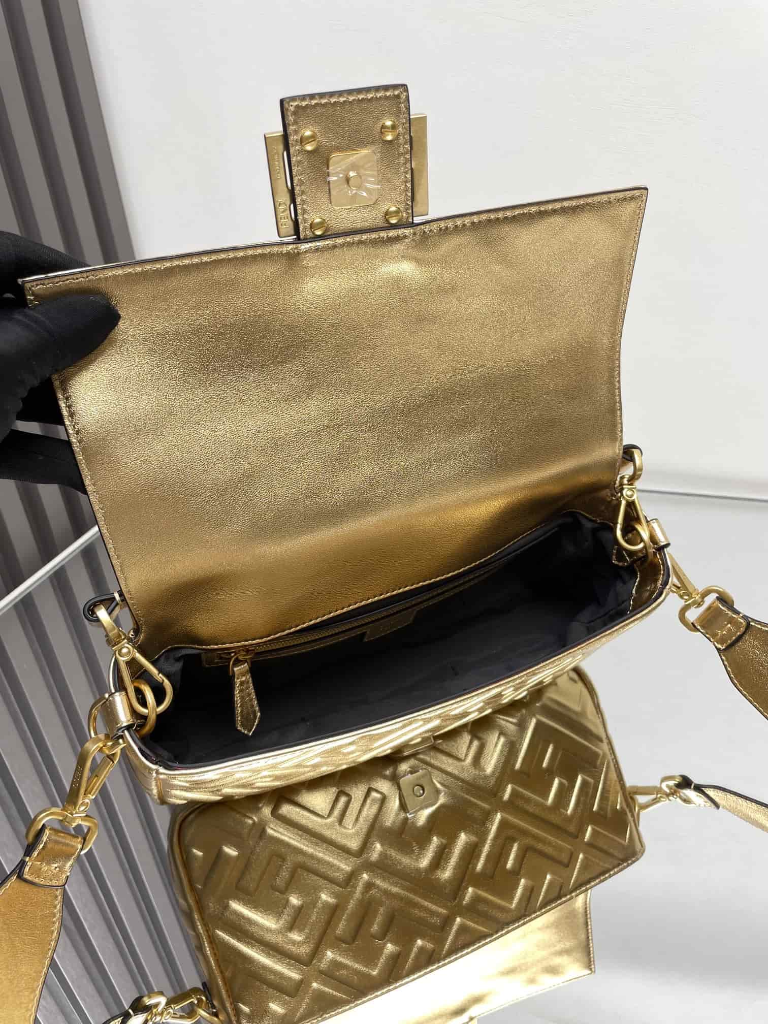 BAGUETTE leather bag Gold High