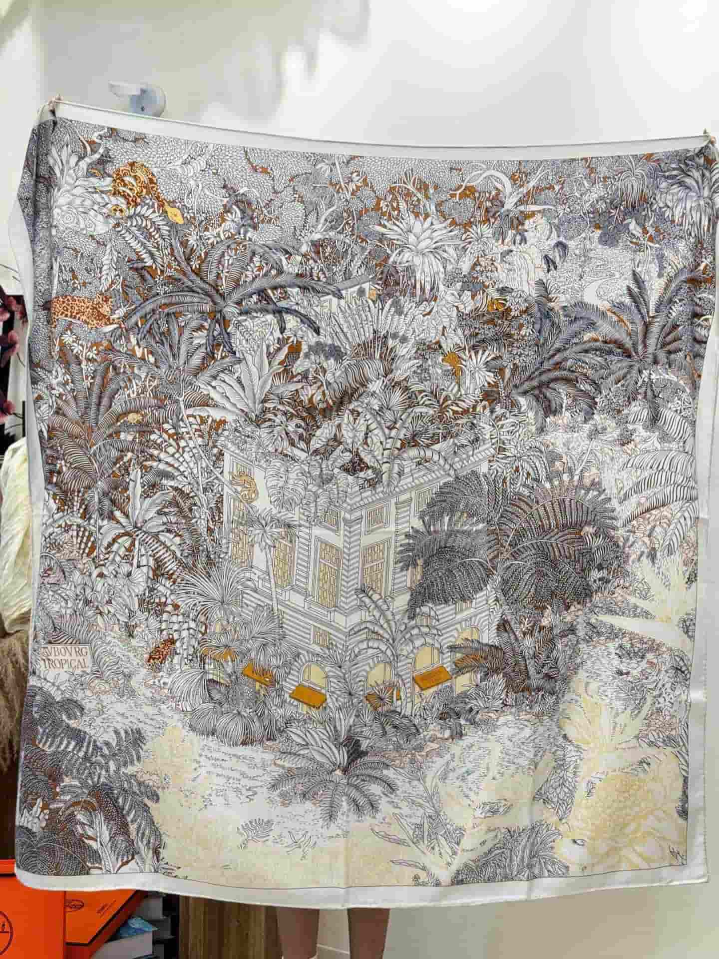 Hermes Faubourg Tropical 140 shawl