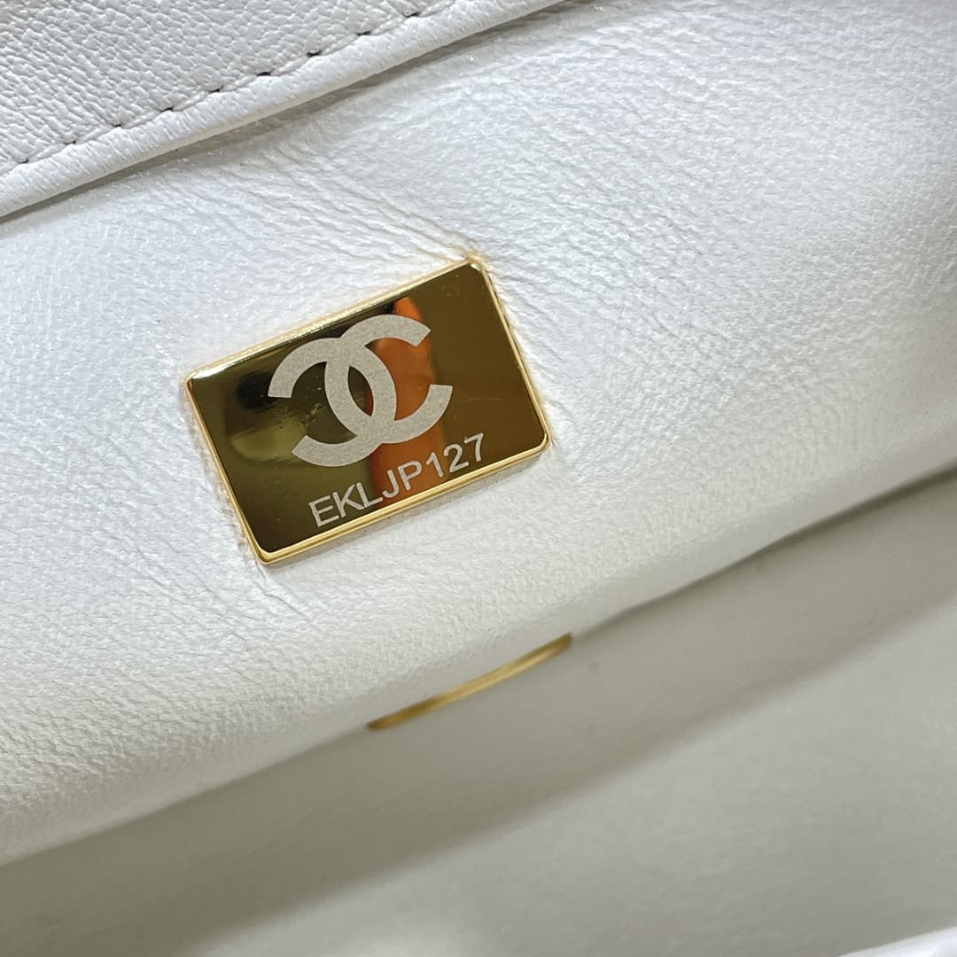 Chanel SUPERMINI FLAP BAG AS4040 Lambskin & Gold-Tone Metal White A