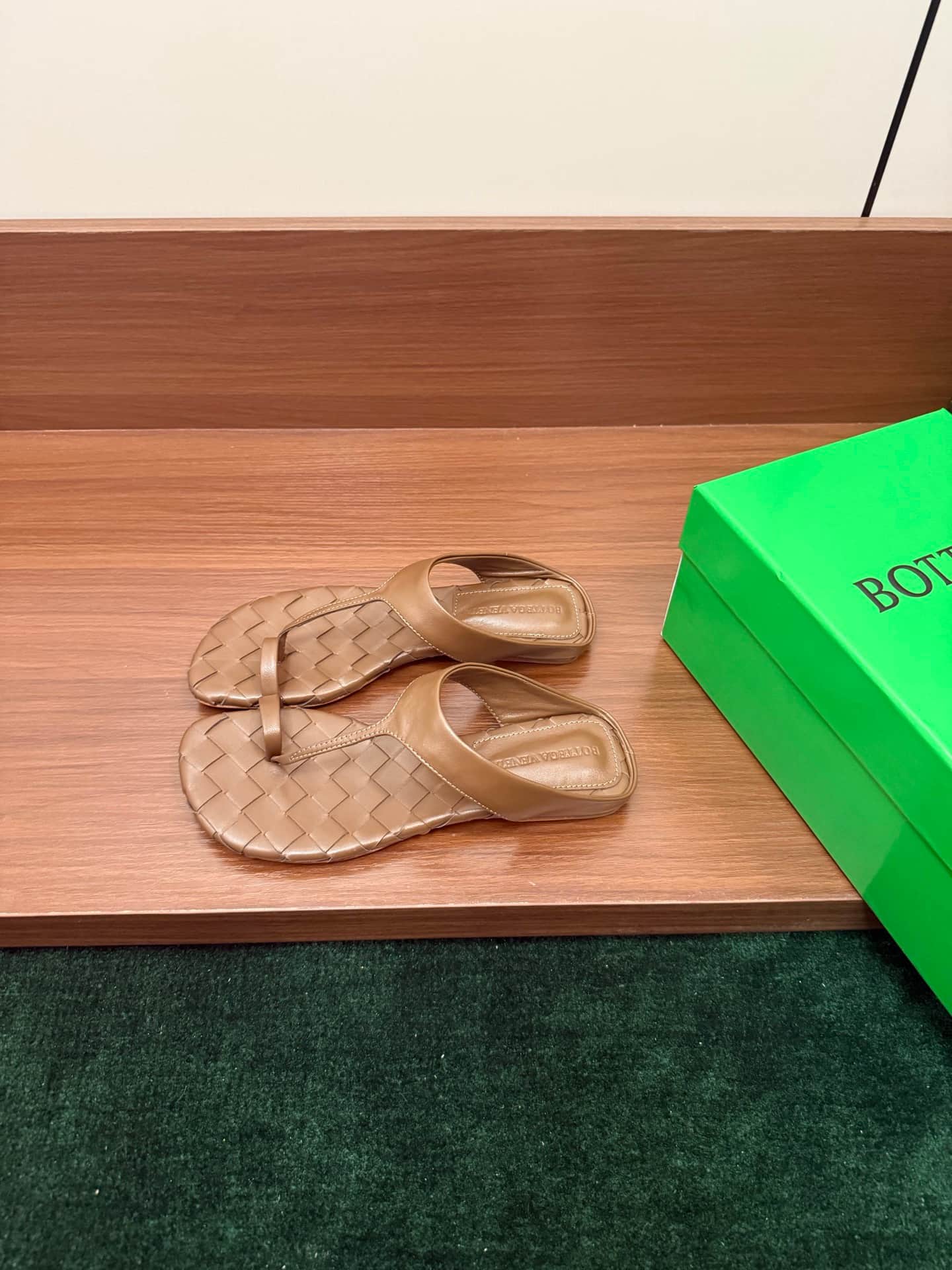 Bottega Veneta Livia Flat Thong Sandal Shoes Women