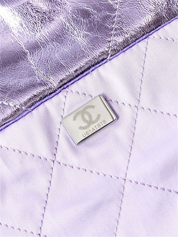 Chanel 22 SMALL HANDBAG Metallic Calfskin & Silver-Tone Metal AS3260 Purple A