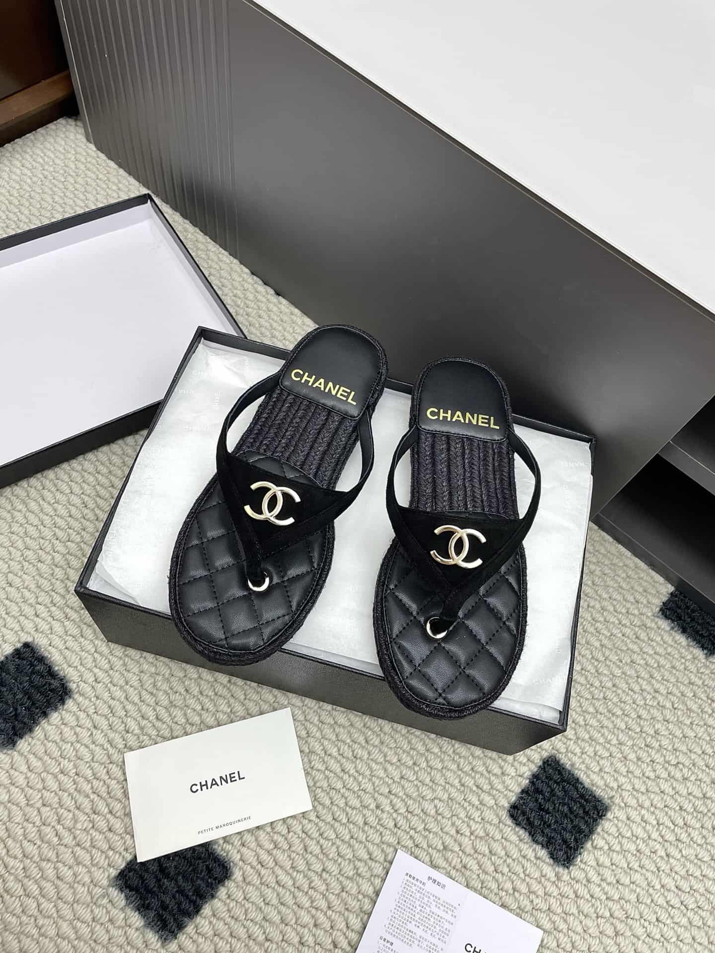 Chanel Pool Thong mules Women