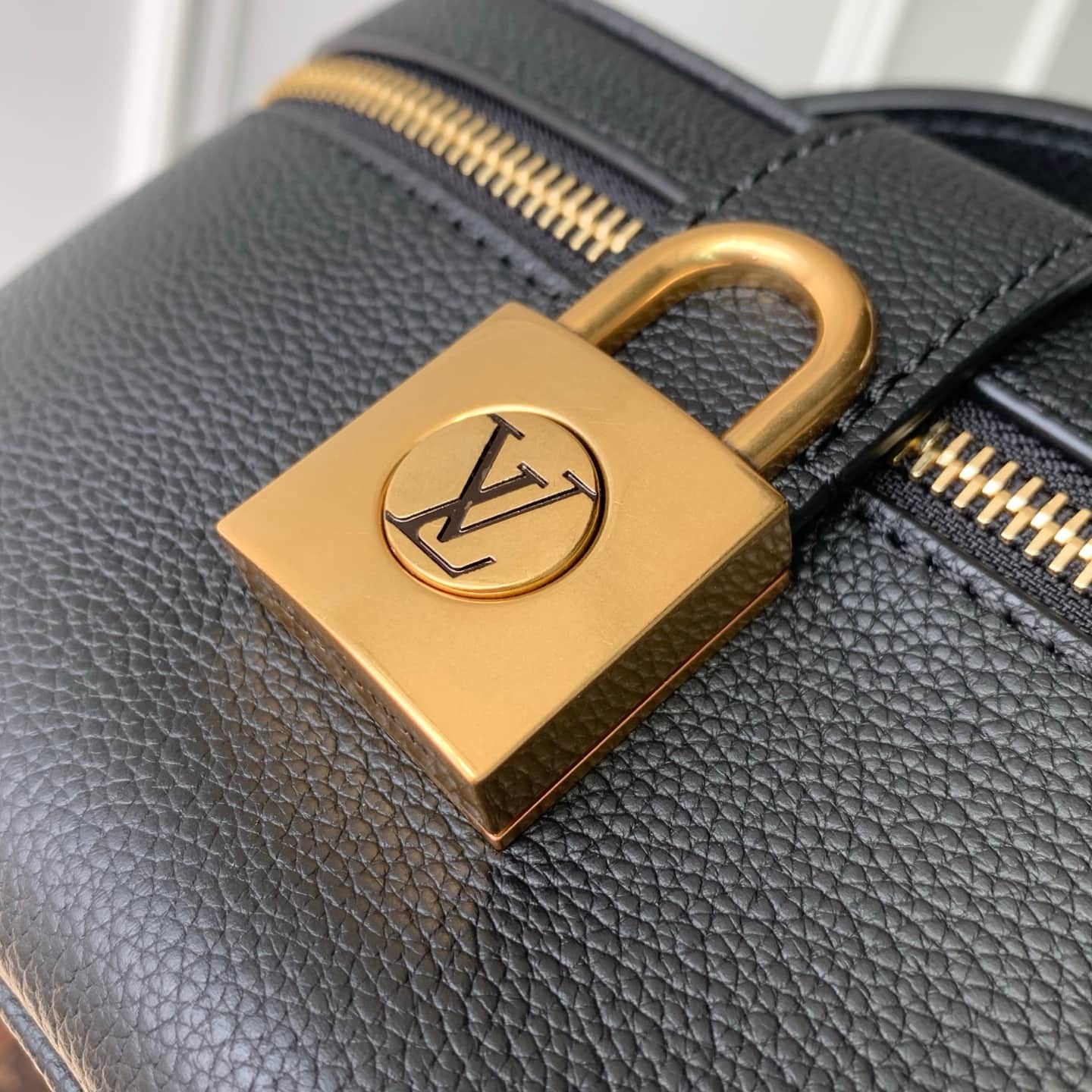 Louis Vuitton Low Key Vanity Pouch Black Calfskin M27505 High