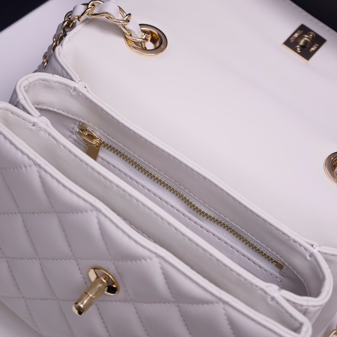 Chanel MINI FLAP BAG WITH TOP HANDLE AS4654 Lambskin &Gold-Tone Metal White A