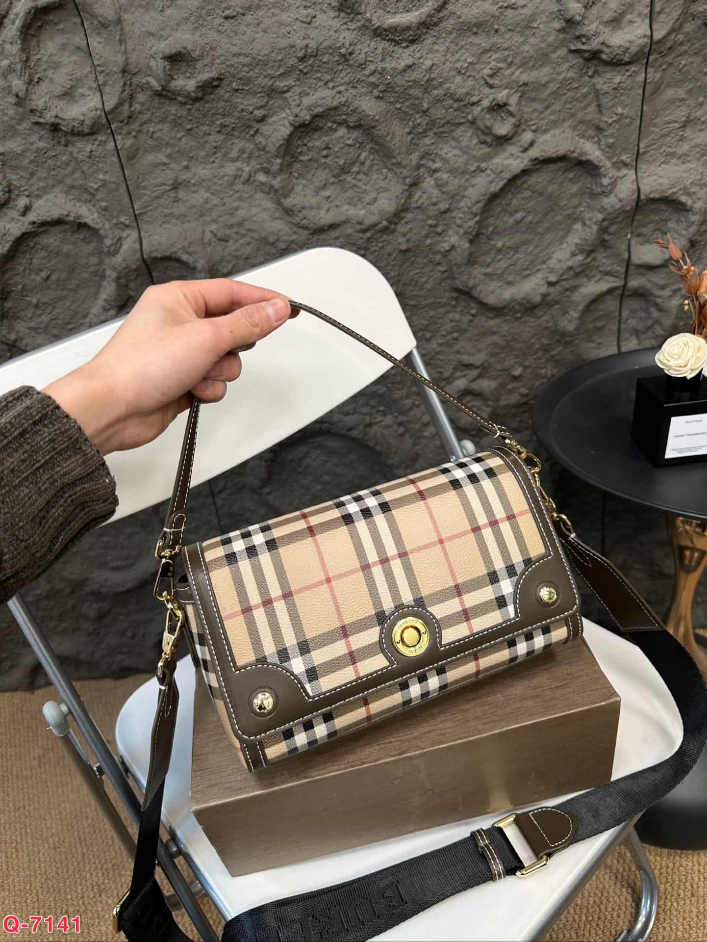 Burberry Top Handle Note Bag Archive beige/military