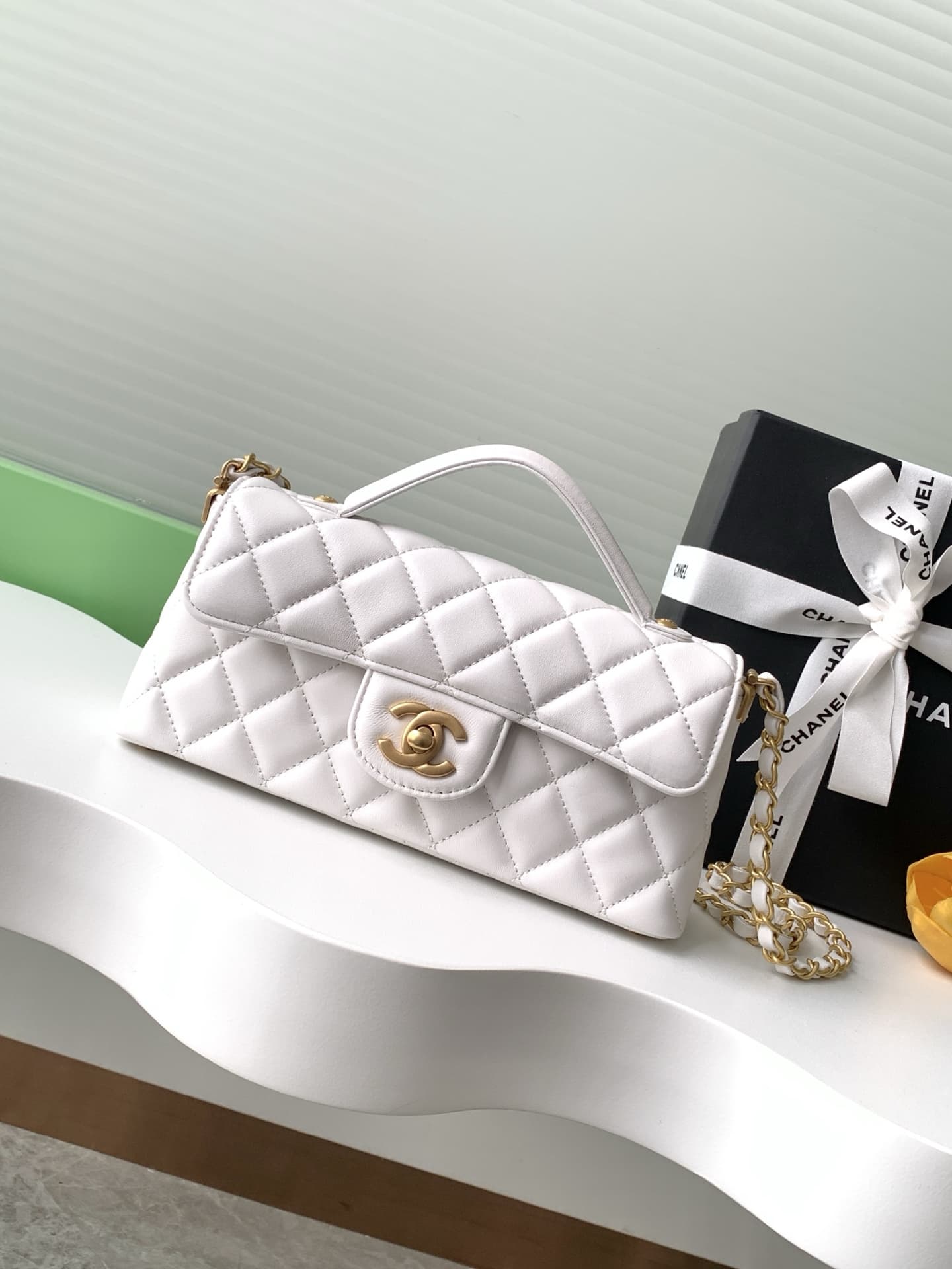 Mini FLAP BAG WITH TOP HANDLE Lambskin Gold-Metal AS5354 White A