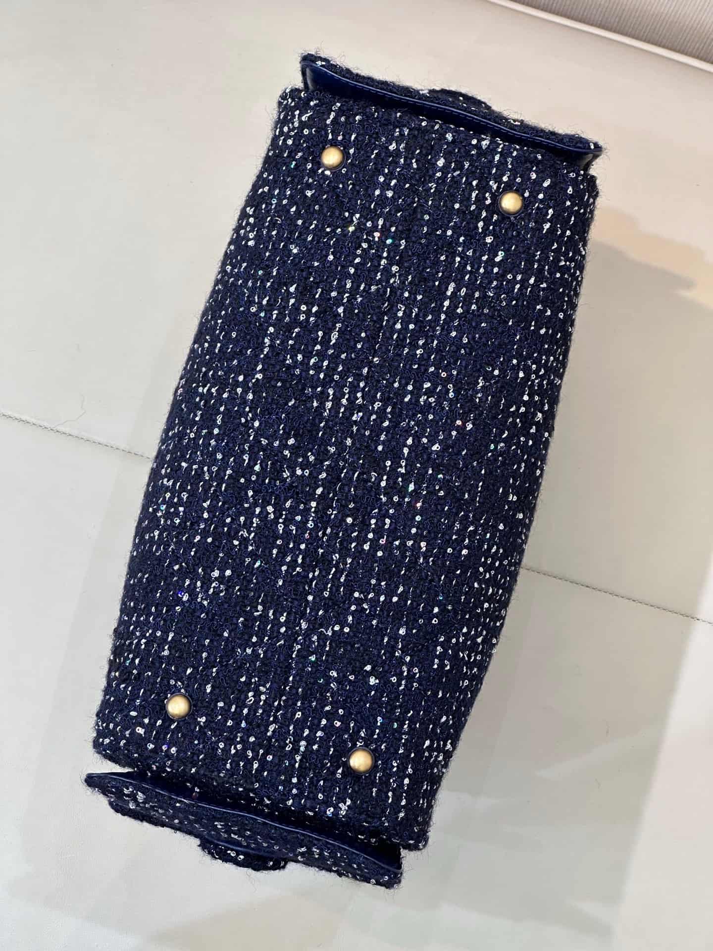 Chanel 25 Medium Hobo handbag AS5311 Wool Tweed & Gold-Tone Metal Dark Blue TOP