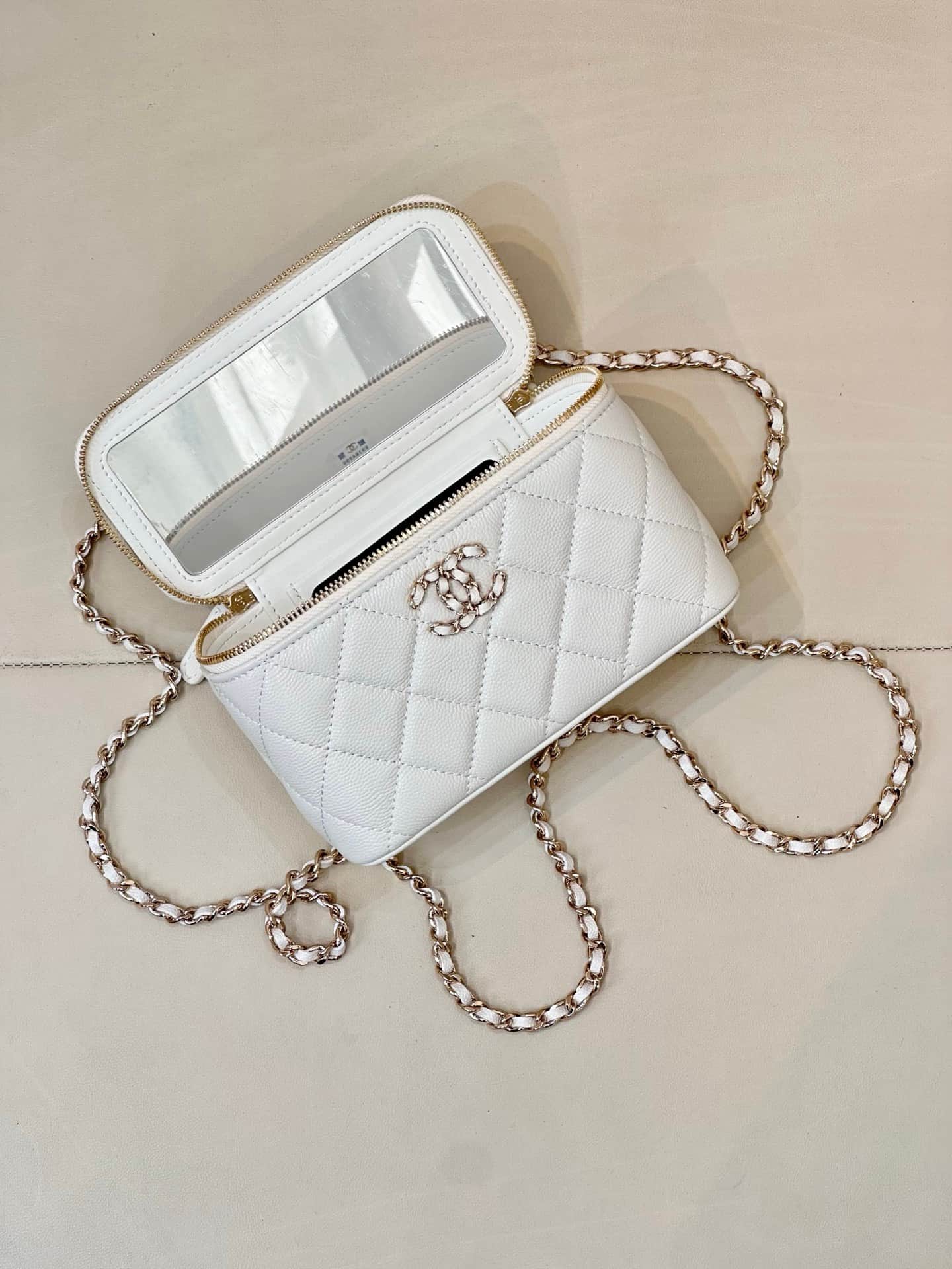 Chanel Classic Top Handle Vanity Case Grained Calfskin& Gold-Tone Metal White AP5182 TOP