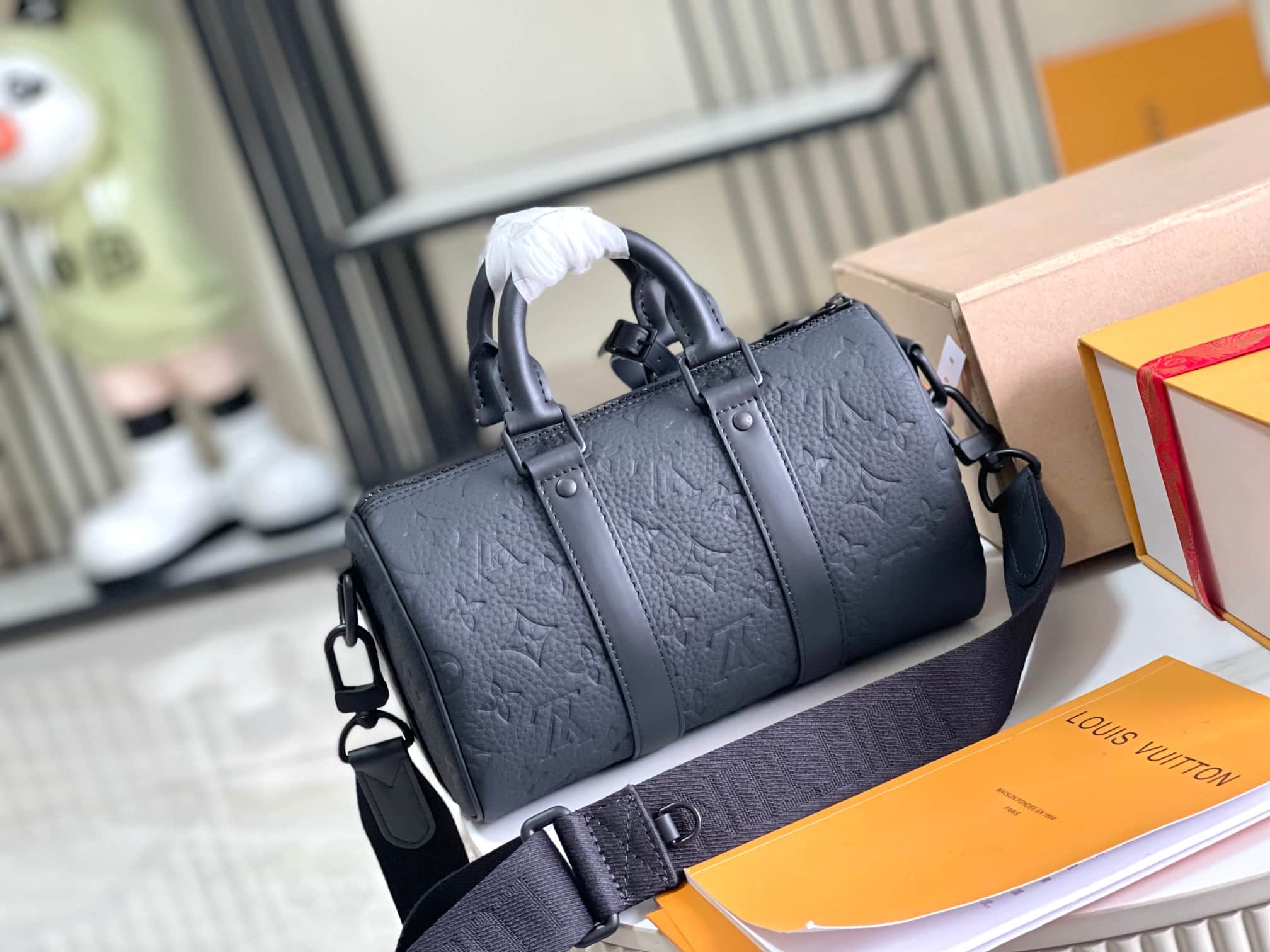 Louis Vuitton Keepall Bandoulière 25 Taurillon Monogram M20900 Top