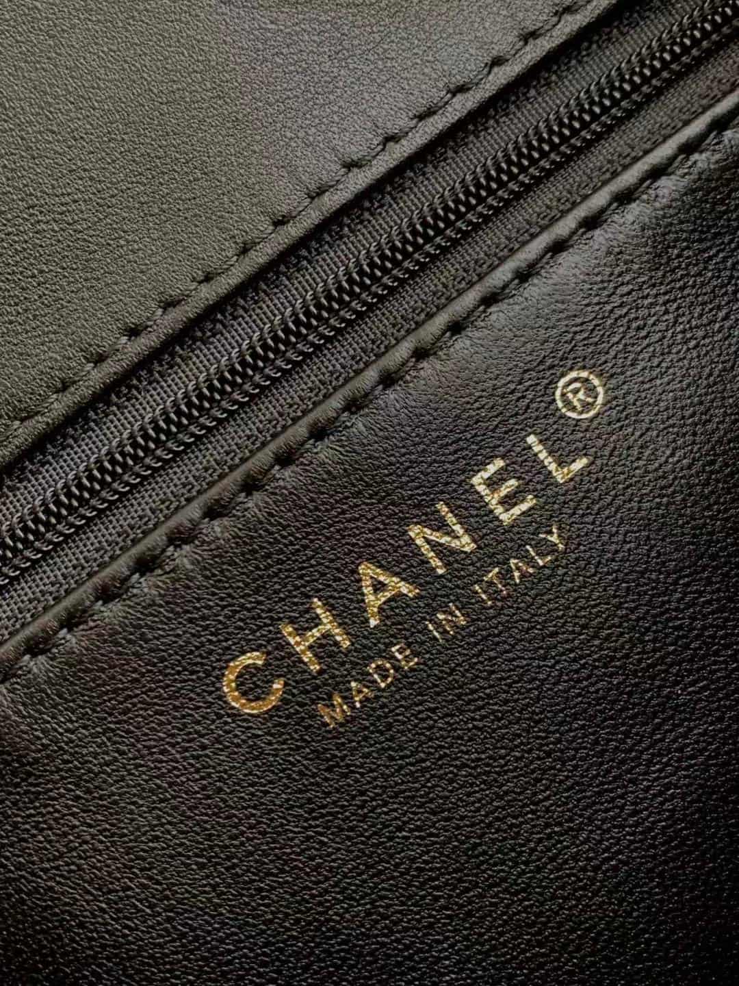 Chanel Mini Shearling Flap Bag in Black lambskin with black shearling & Gold-Tone Metal AS5148 A