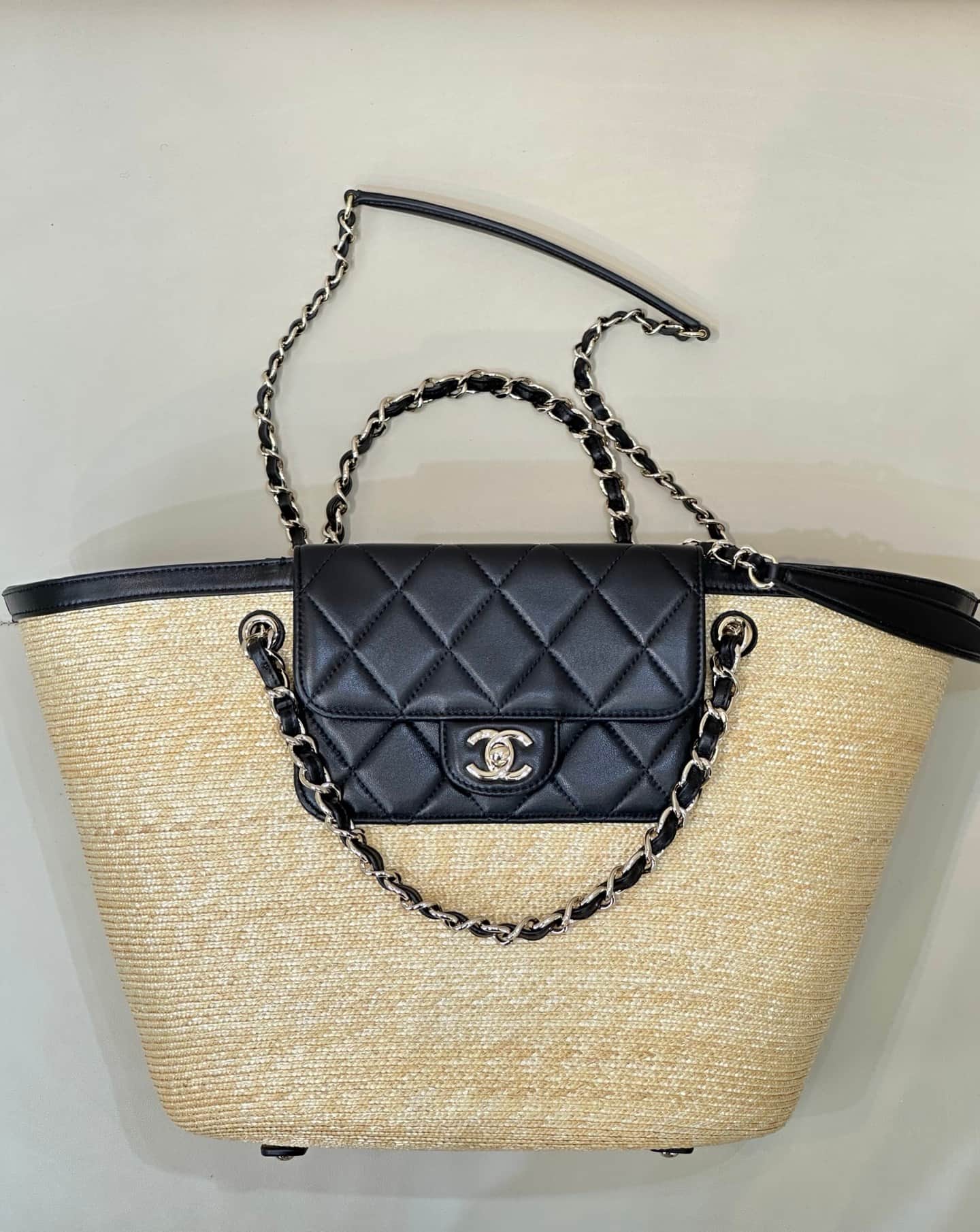 Chanel Coco Beach Shopping Bag Braided Straw Lambskin & Gold-Tone Metal Beige & Black AS5952 TOP