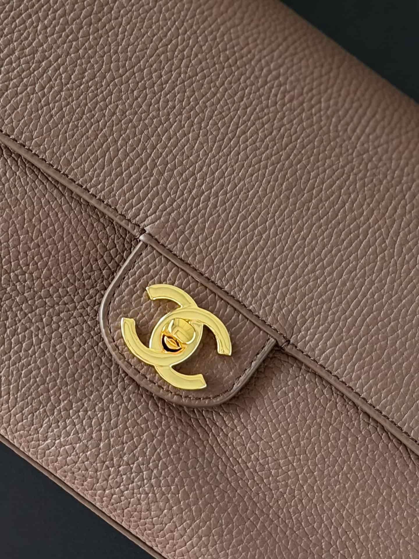Chanel Maxi Flapbag Grained Calfskin & Gold-Tone Metal Brown AS6231 A