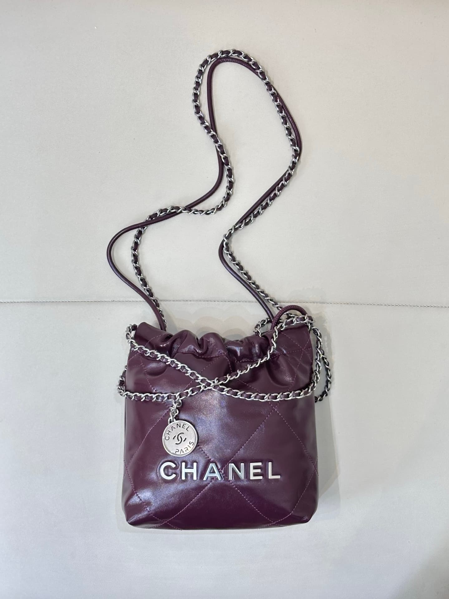 Chanel 22 MINI HANDBAG Shiny Calfskin Burgundy & Silver-Tone Metal AS3980 TOP