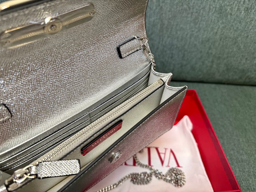 Valentino Garavani VLogo signature wallet on chain bag Grainy Calfskin Silver High