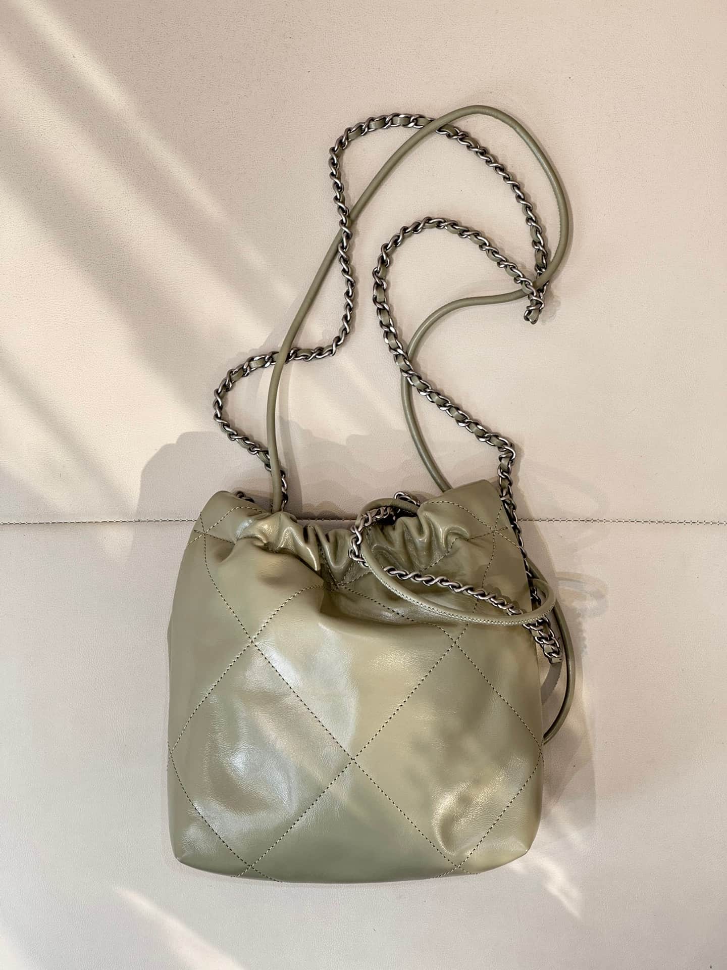 Chanel 22 MINI HANDBAG Shiny Calfskin Khaki Green & Silver-Tone Metal AS3980 TOP