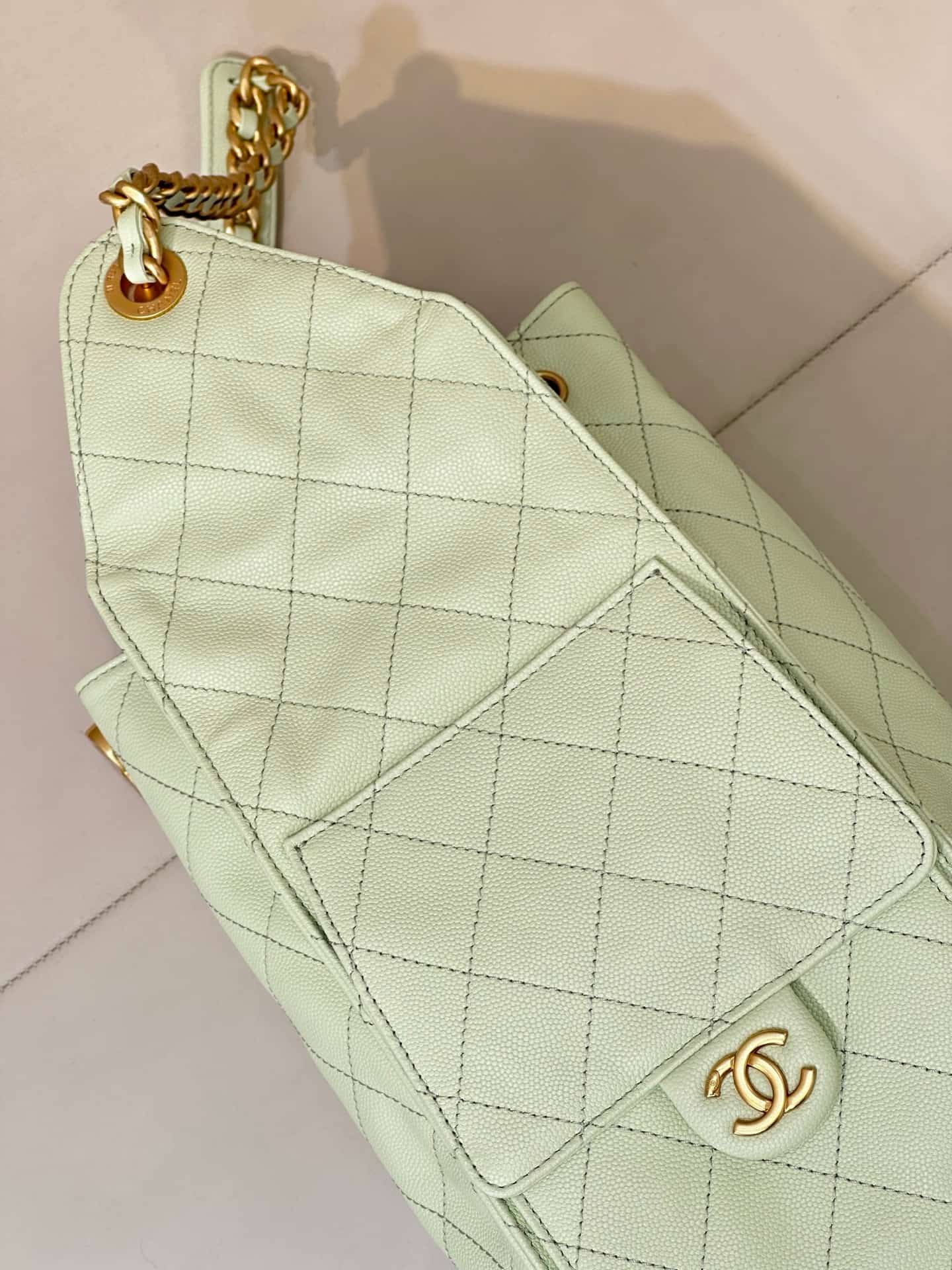 Chanel 25 Medium Hobo handbag AS5311 Grained Calfskin & Gold-tone Metal Light Green TOP