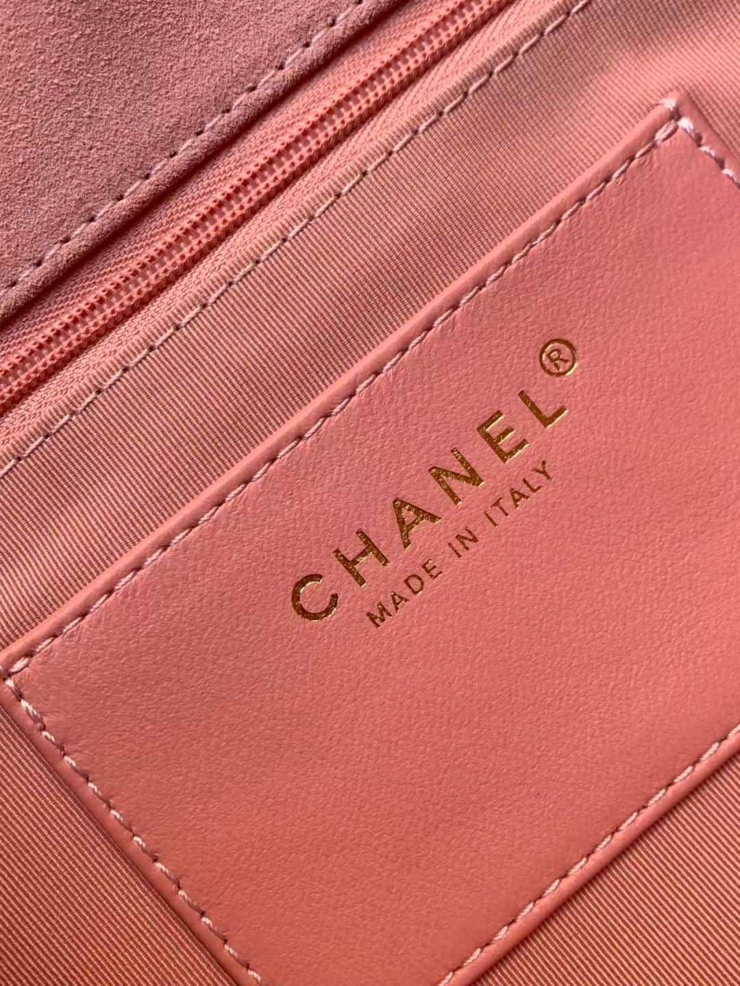 Chanel Classic Flap bag in Pink Suede & Gold-Tone Metal AS5989 A
