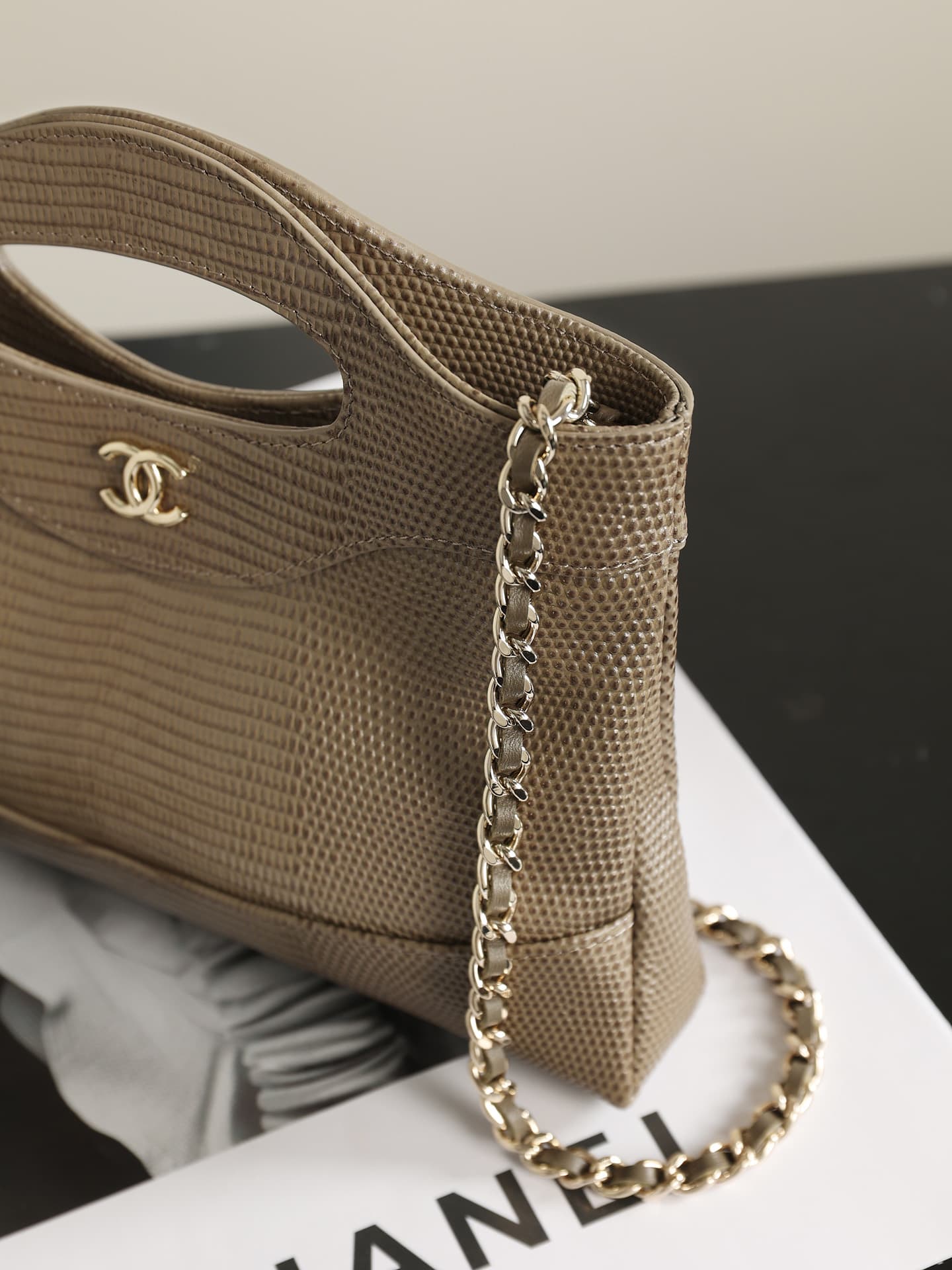 Chanel 31 Mini BAG Lizard-embossed Calfskin& Gold-Tone Metal AP3656 Khaki A