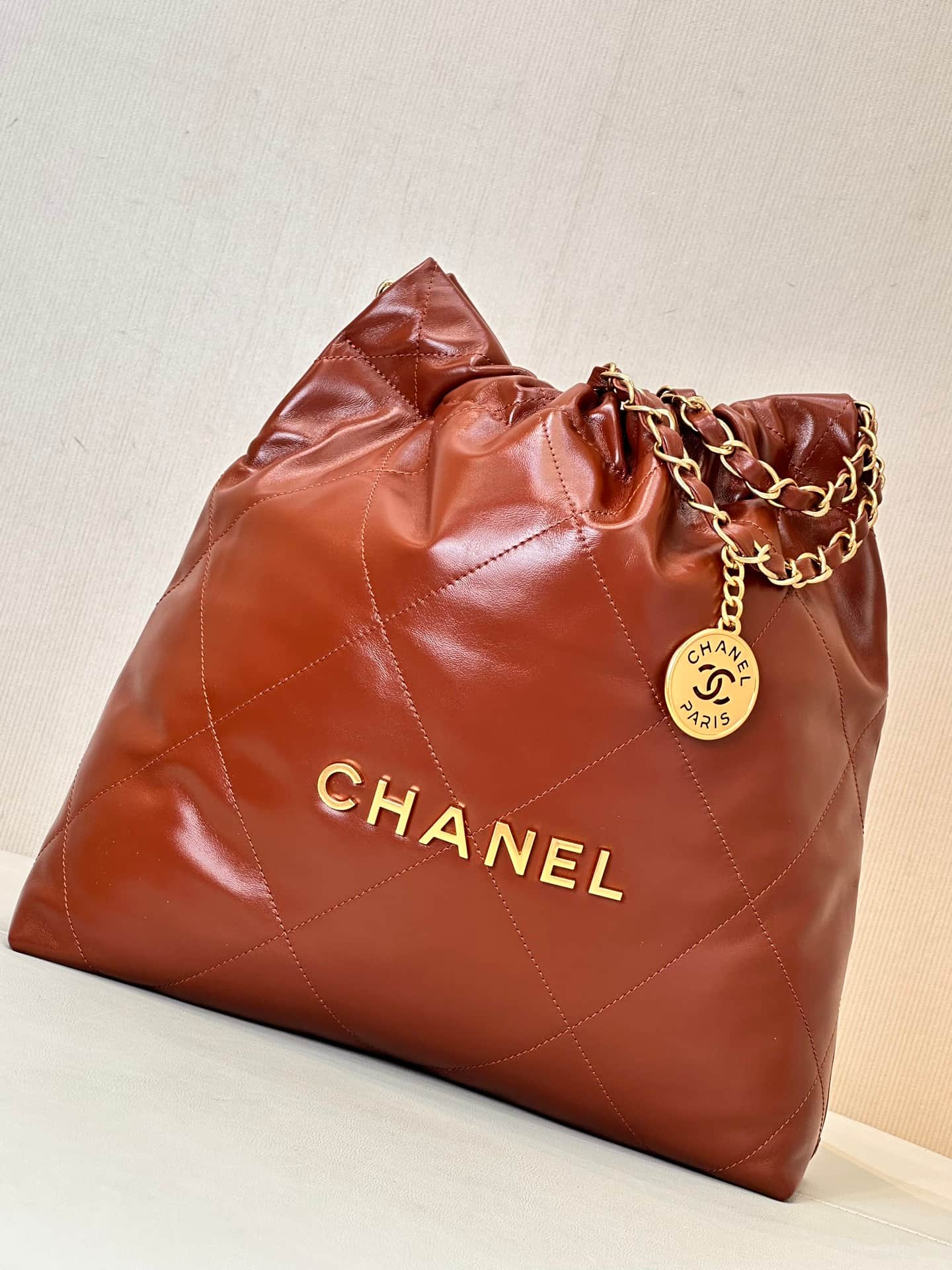 Chanel 22 Small handbag Shiny calfskin & Gold-tone metal AS3260 Brown TOP