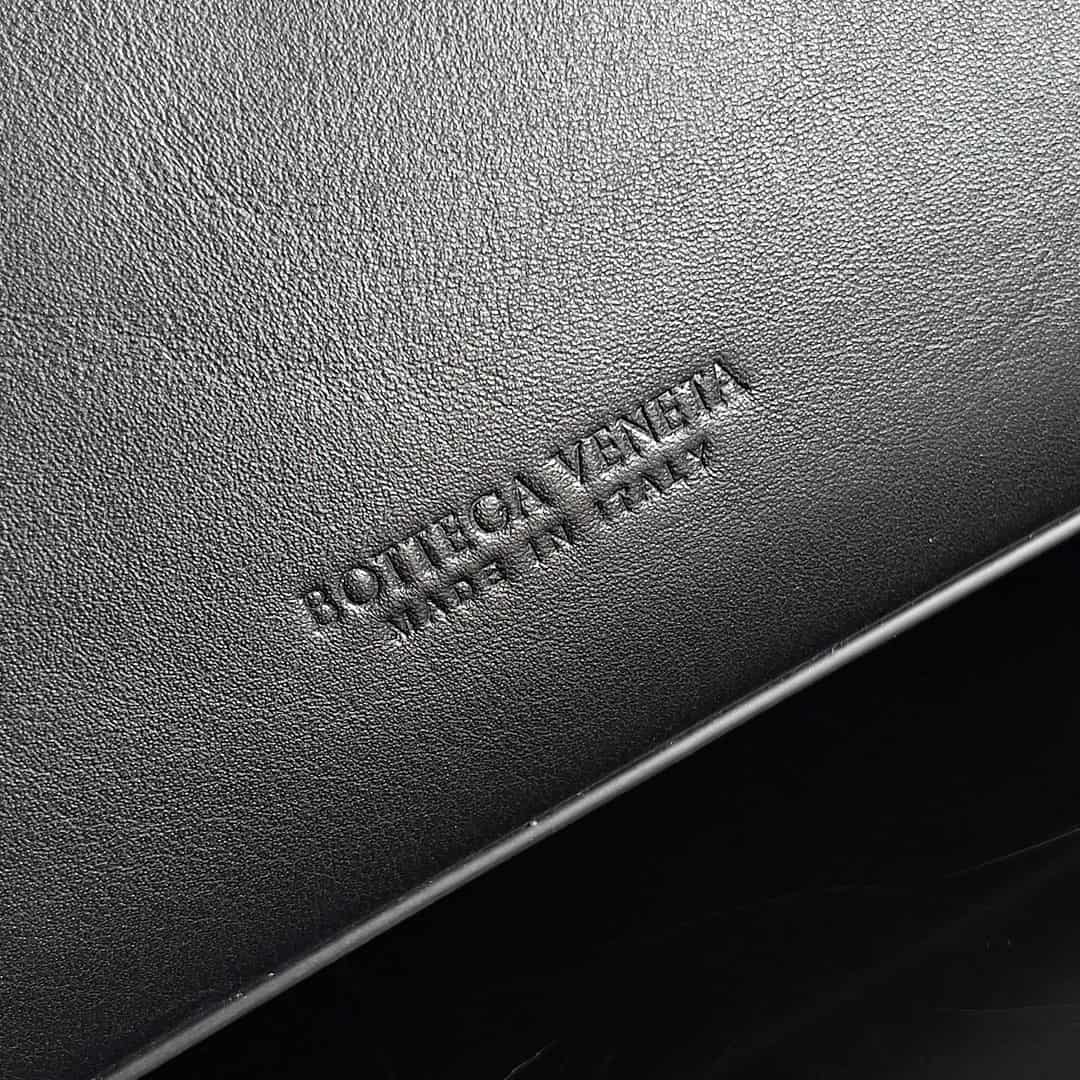 Bottega Veneta Andiamo tote bag in black calfskin leather TOP