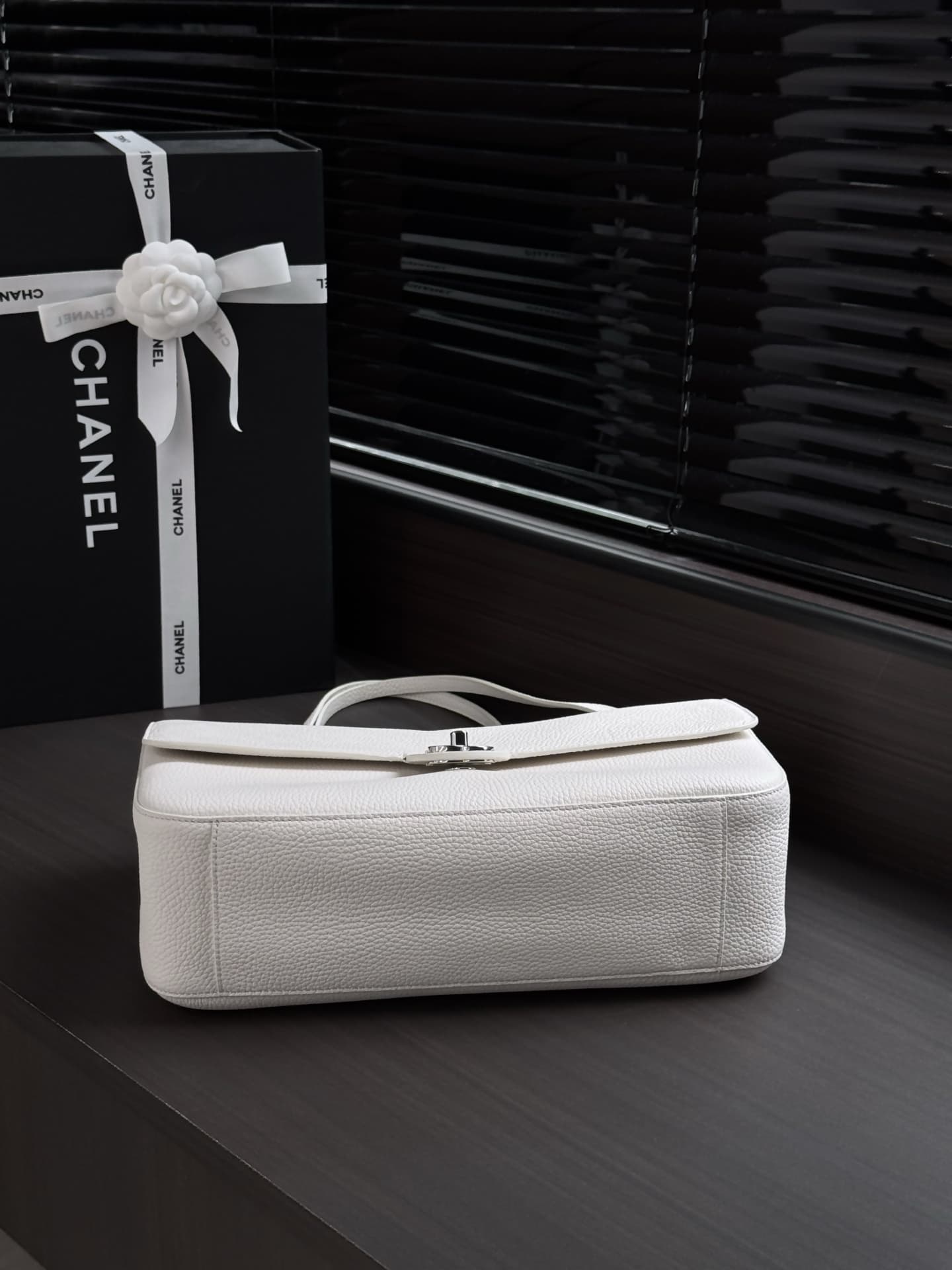Chanel Maxi Flapbag Grained Calfskin & Silver-Tone Metal White AS6231 A