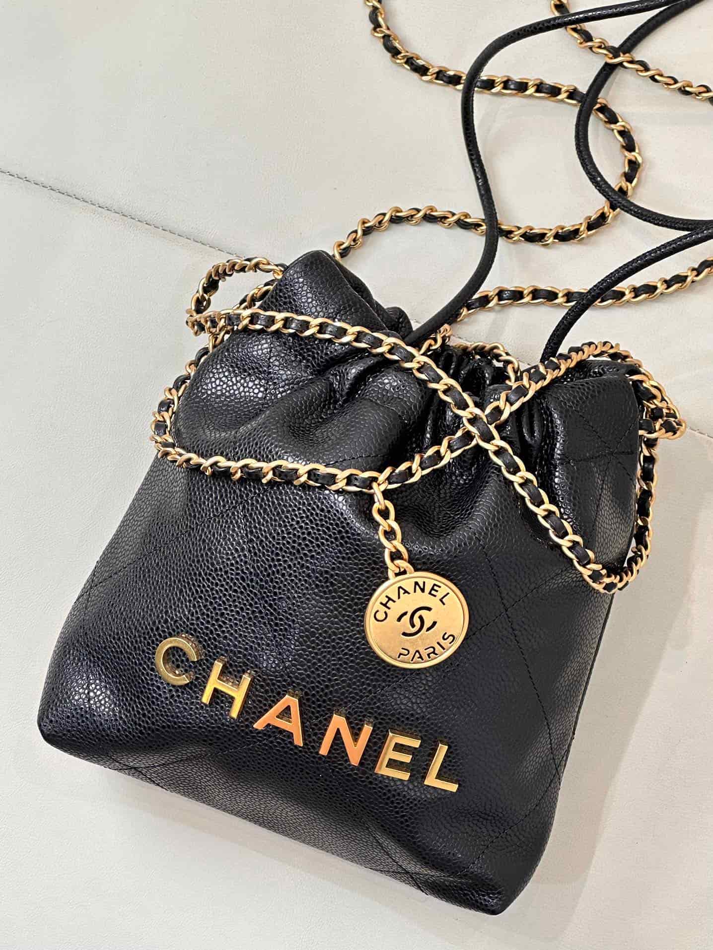 Chanel 22 MINI HANDBAG Grained Calfskin Black & Gold-Tone Metal AS3980 TOP