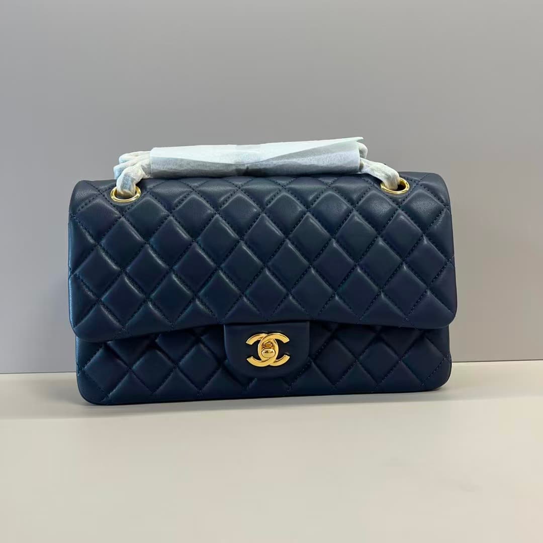 Medium CLASSIC HANDBAG Lambskin Navy Gold Metal B