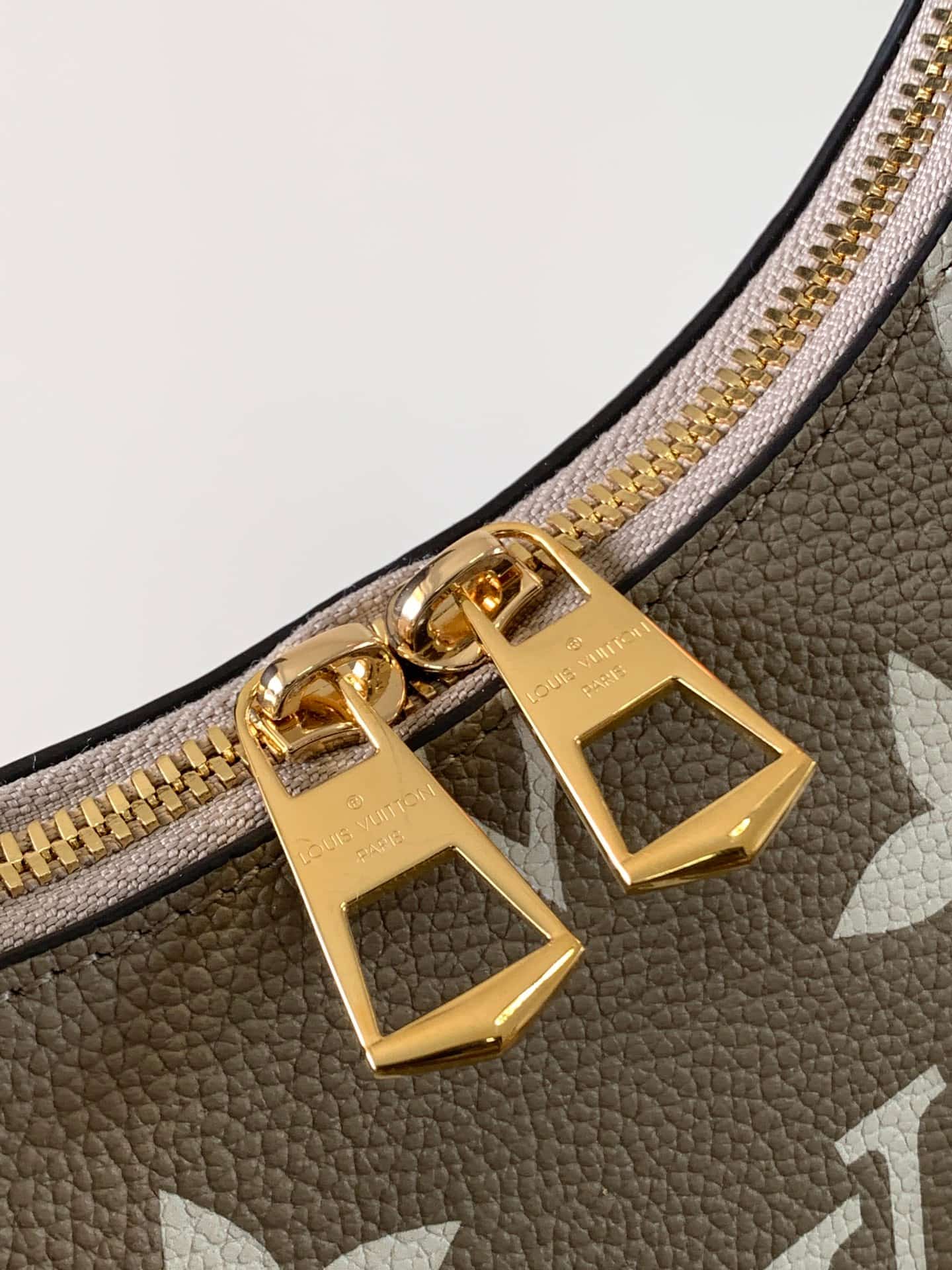 Louis Vuitton Boulogne PM Dove Gray / Cream Embossed grained cowhide leather M13224 High